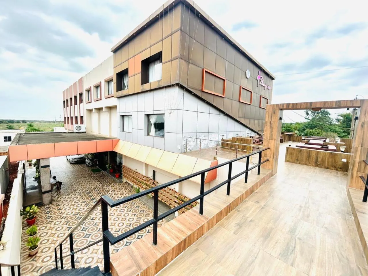 Monarch Express, Sri City