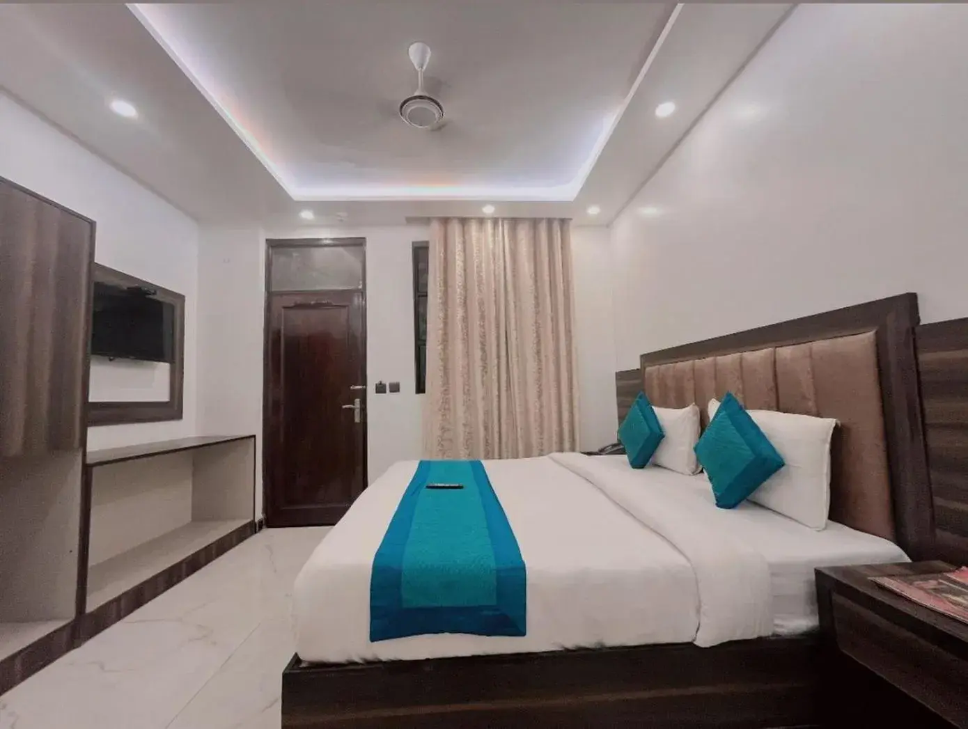 Superior Double Room - single occupancy in Hotel Delhi Empire Dx Superior Double Room - single occupancy in Hotel Delhi Empire Dx