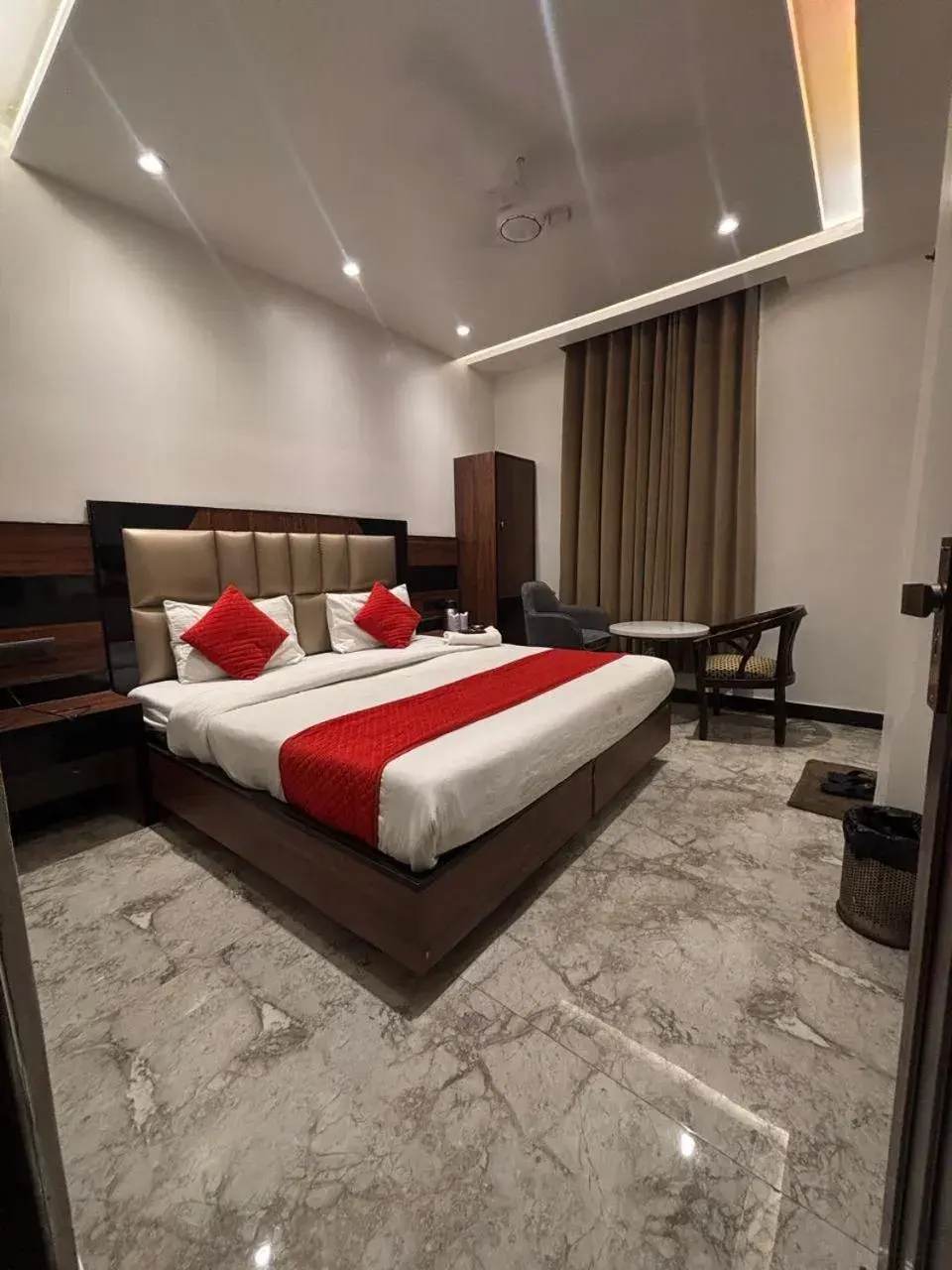 Deluxe Room - single occupancy in Hotel Delhi Empire Dx Deluxe Room - single occupancy in Hotel Delhi Empire Dx