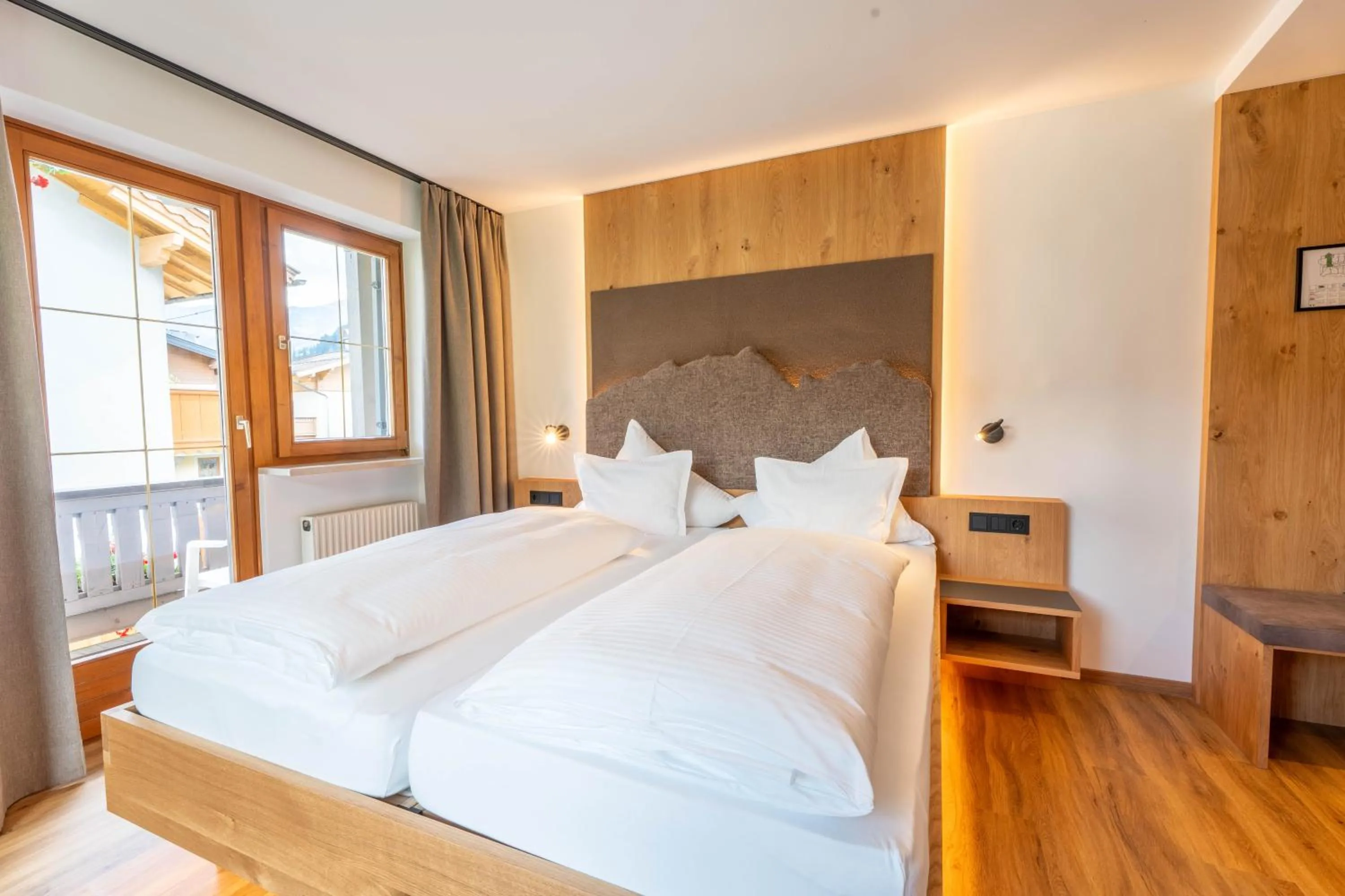 Bedroom, Bed in Hotel Edelweiss