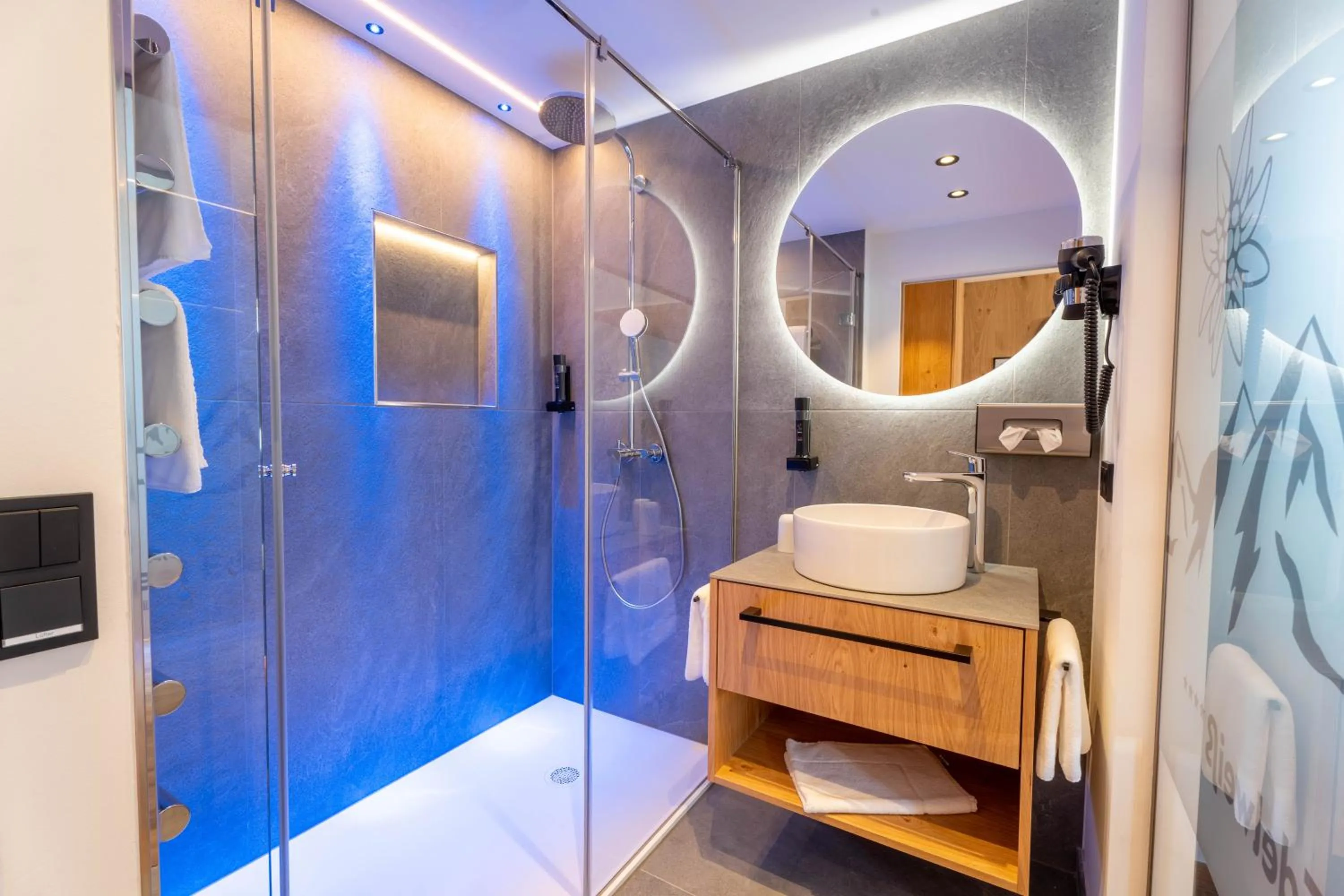 Bathroom in Hotel Edelweiss