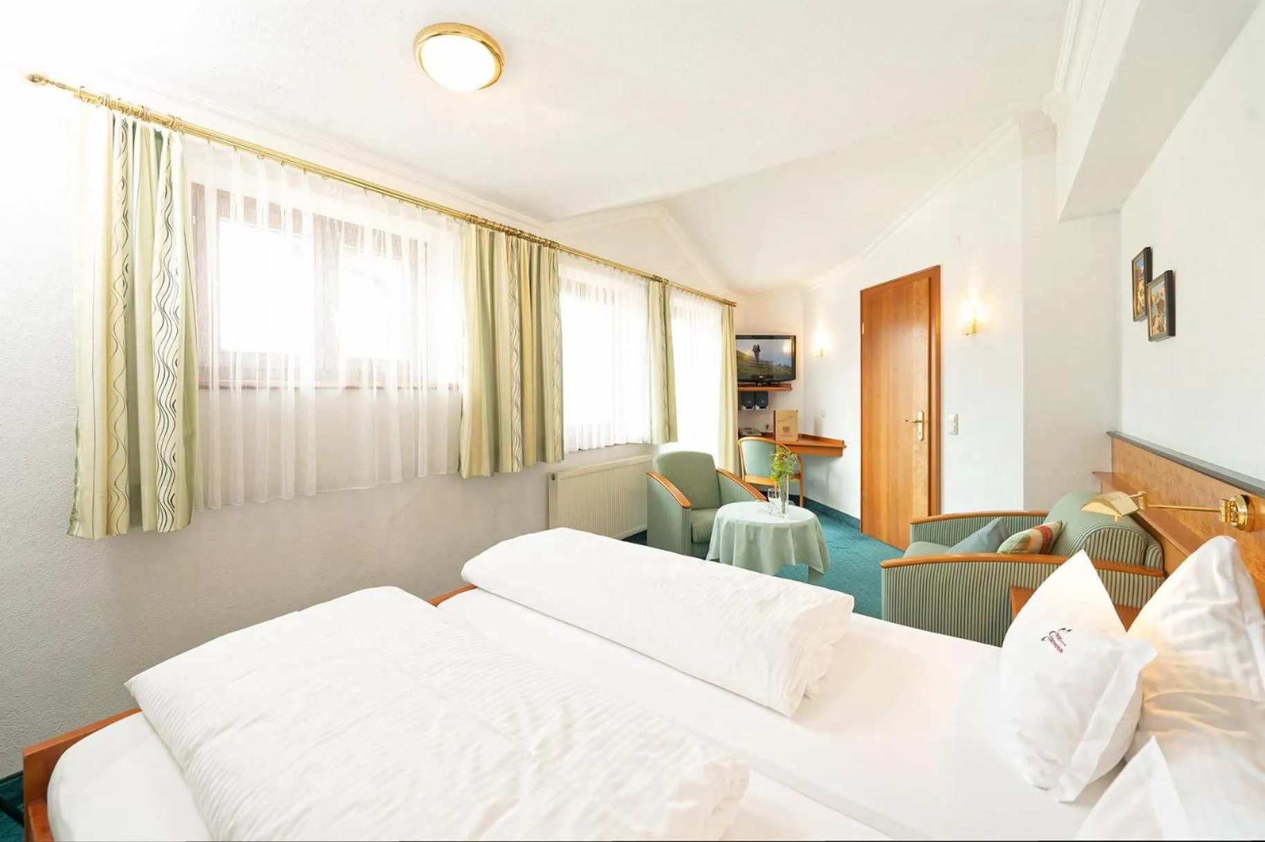 Bedroom, Bed in Hotel Edelweiss