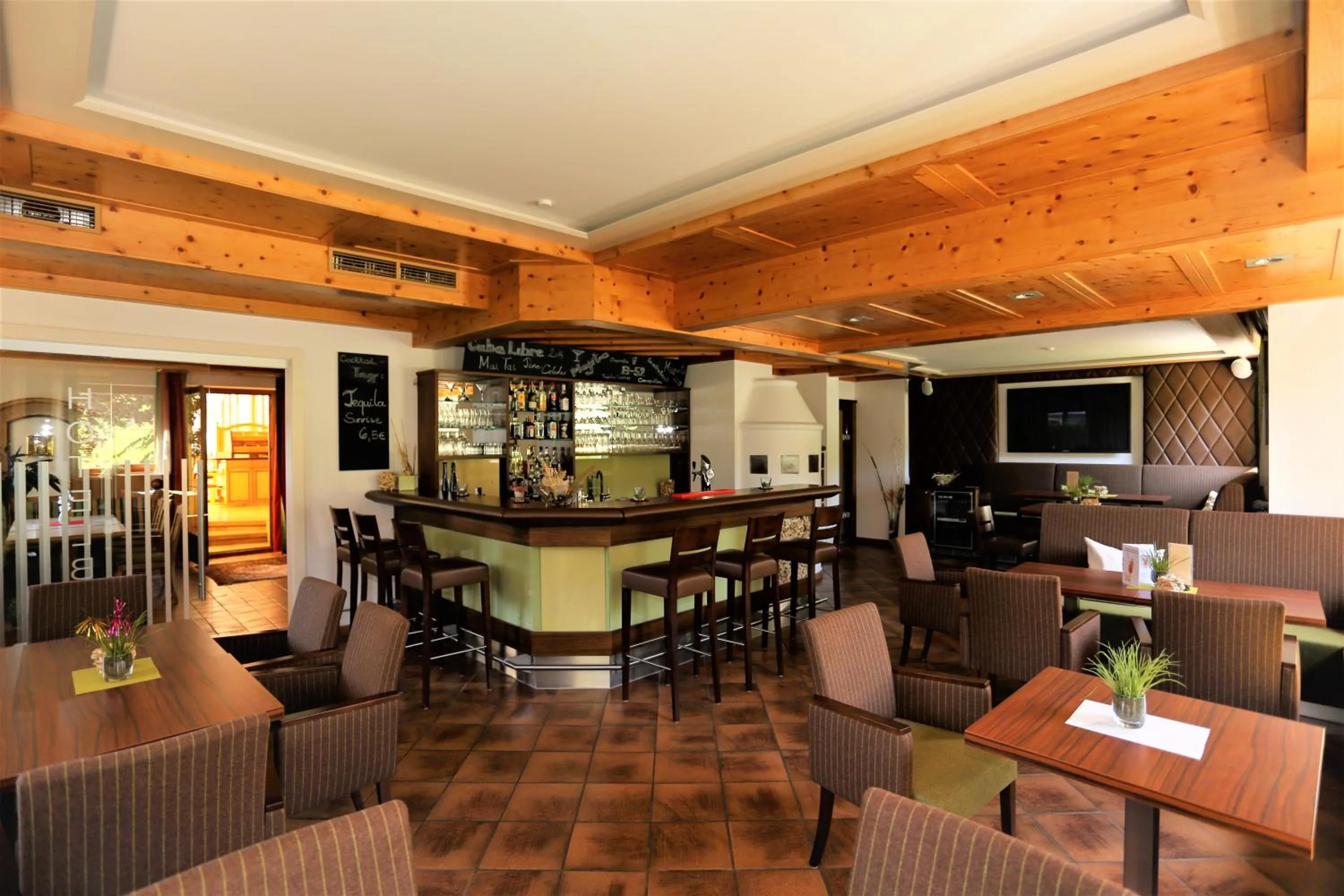 Lounge or bar in Hotel Edelweiss
