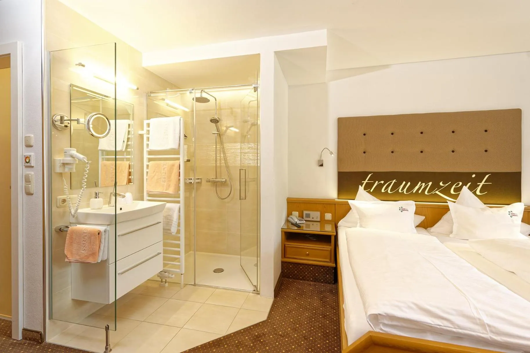 Shower, Bed in Hotel Edelweiss