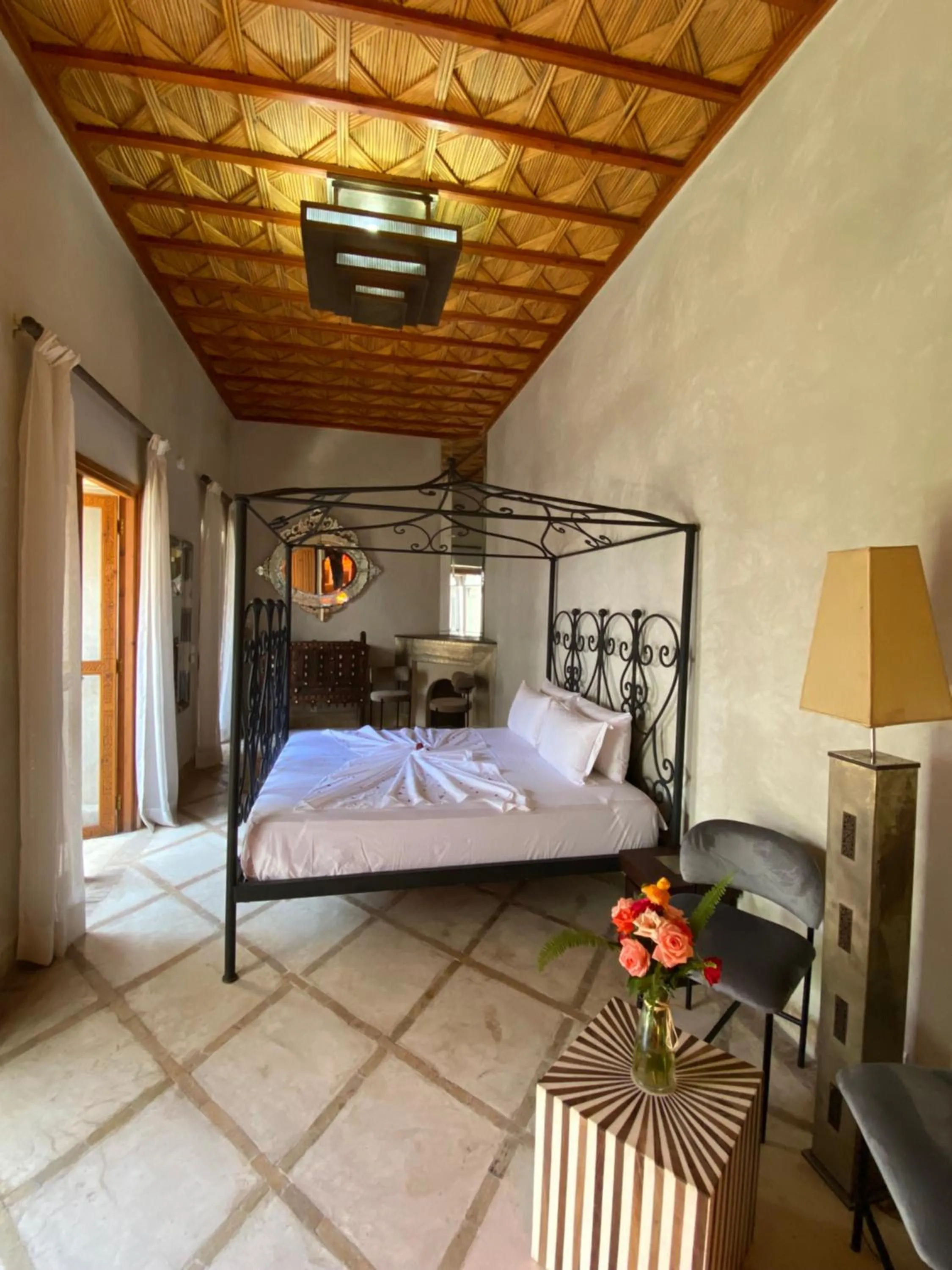 Bed in Riad Bab Yacout & SPA