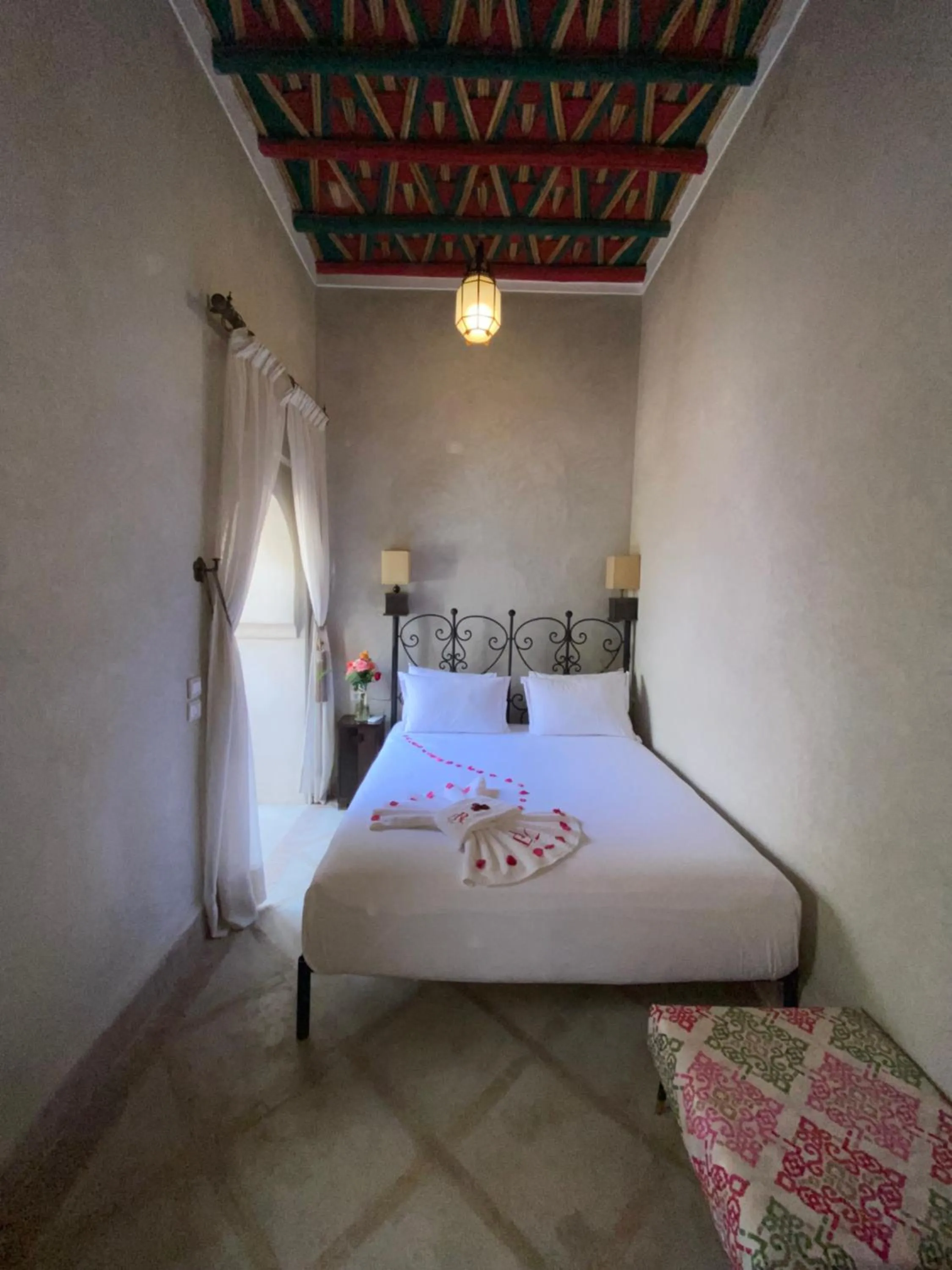 Bed in Riad Bab Yacout & SPA