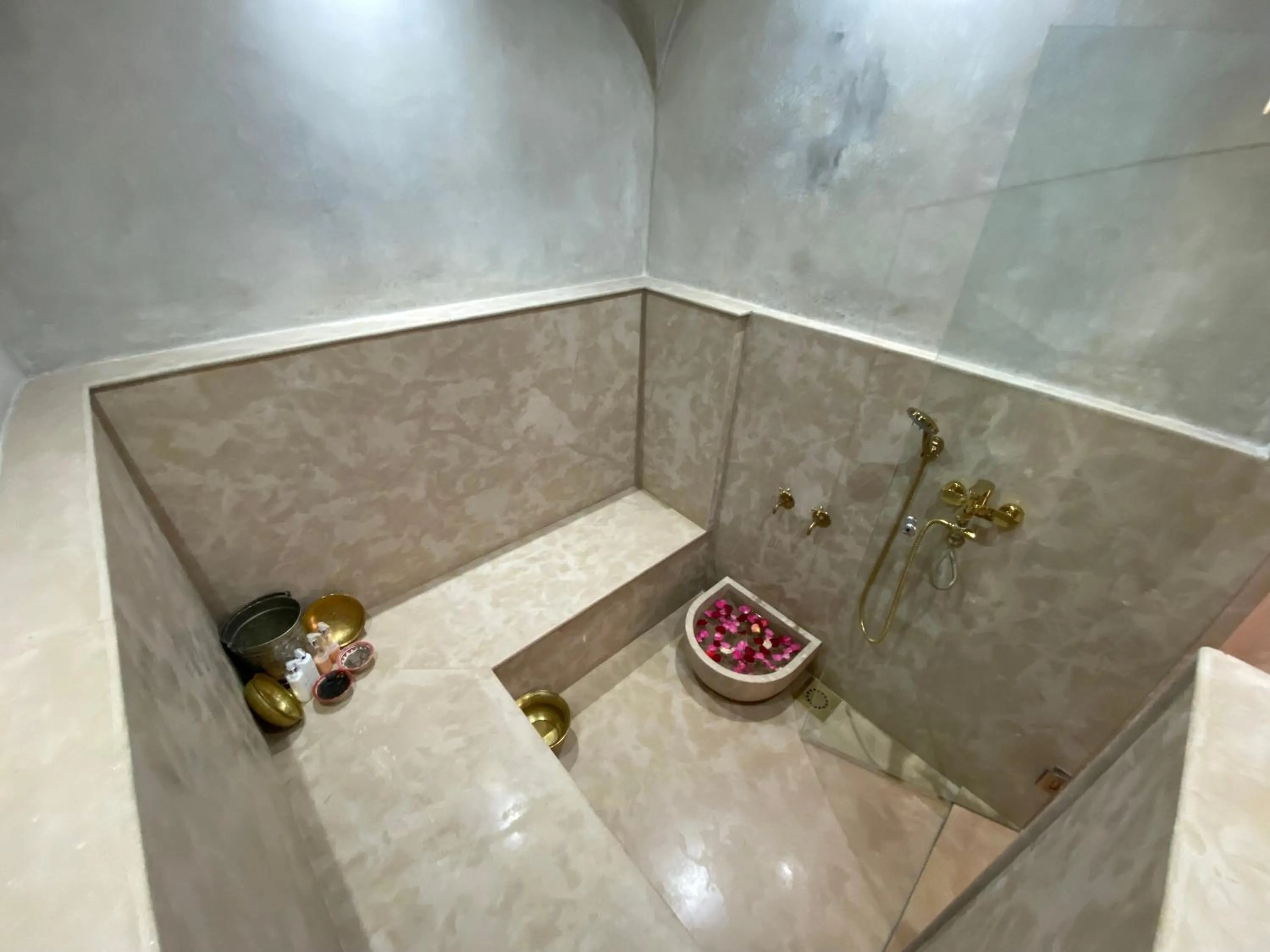 Steam room in Riad Bab Yacout & SPA