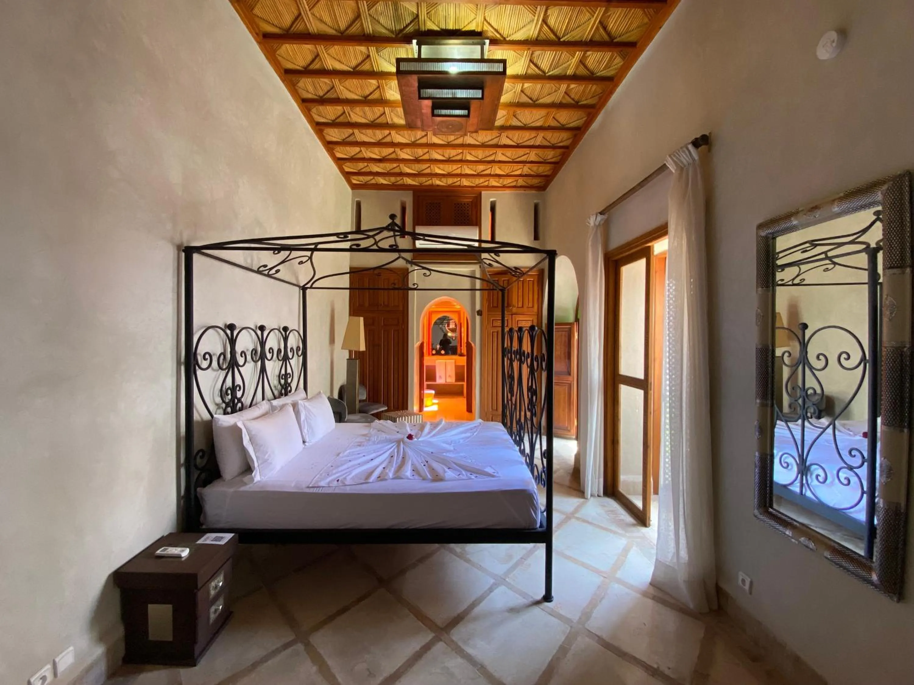 Bed in Riad Bab Yacout & SPA