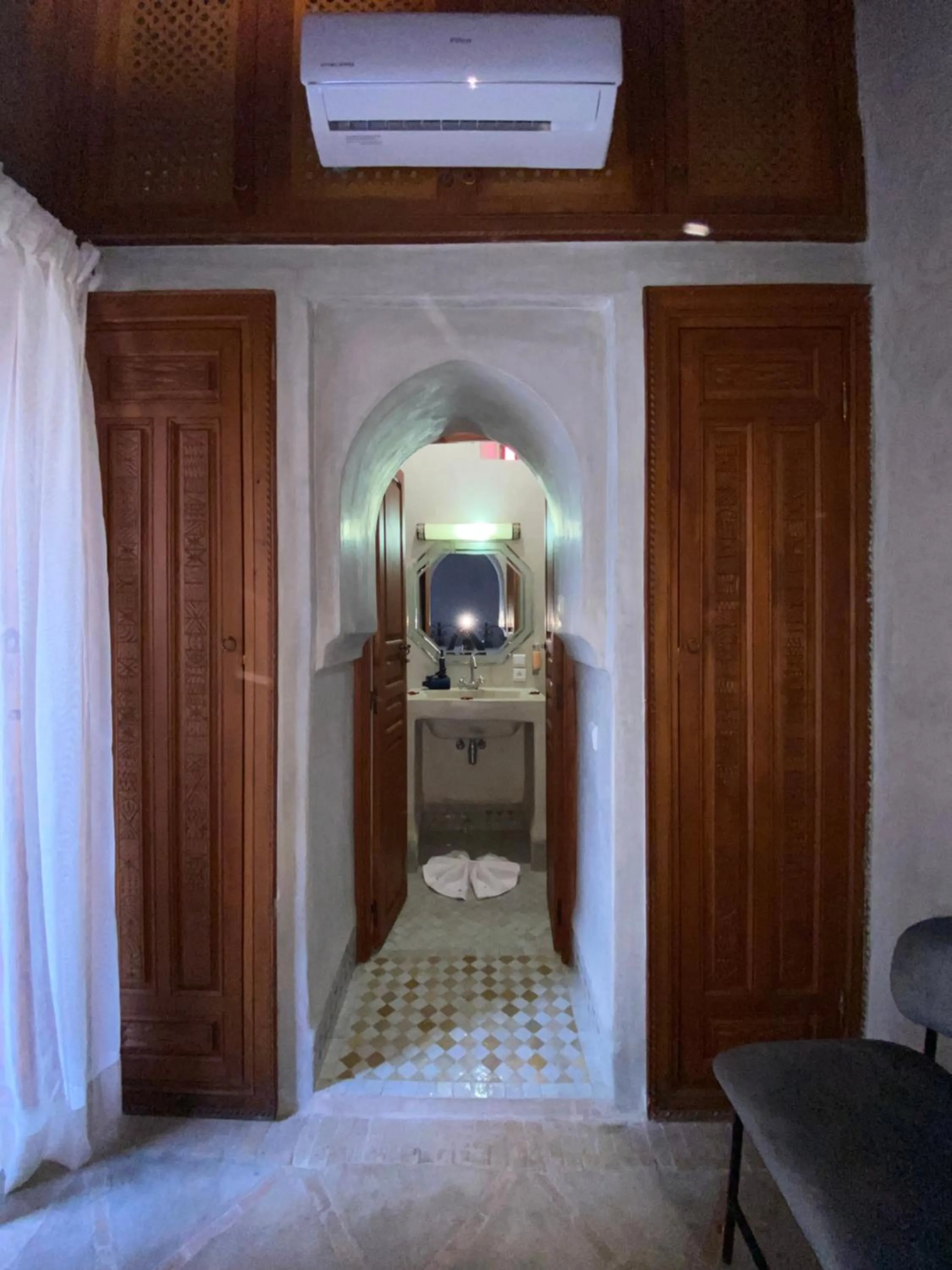 Photo of the whole room, Bed in Riad Bab Yacout & SPA
