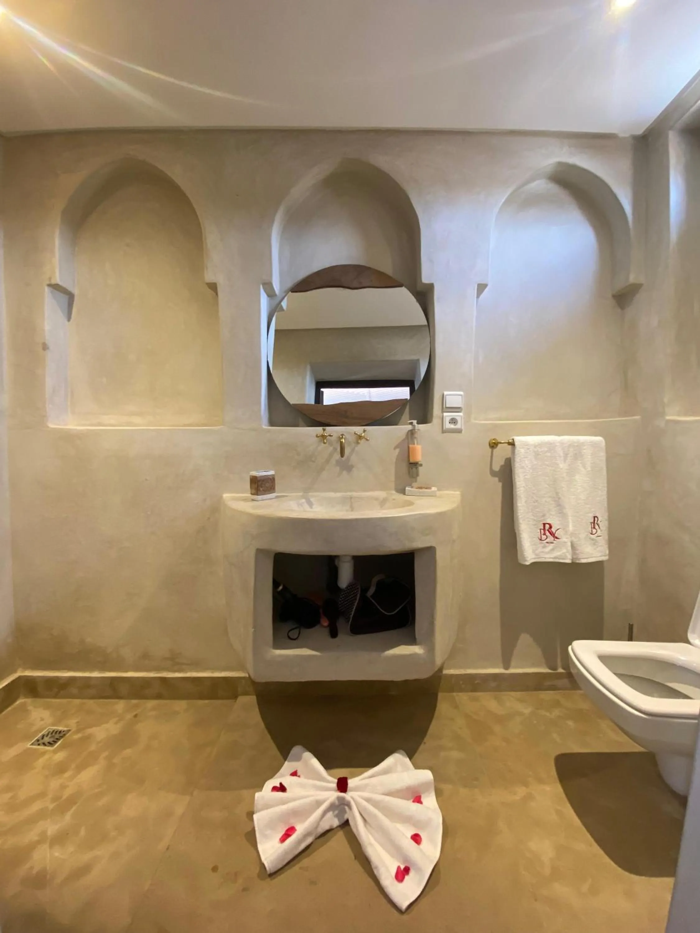 Shower in Riad Bab Yacout & SPA