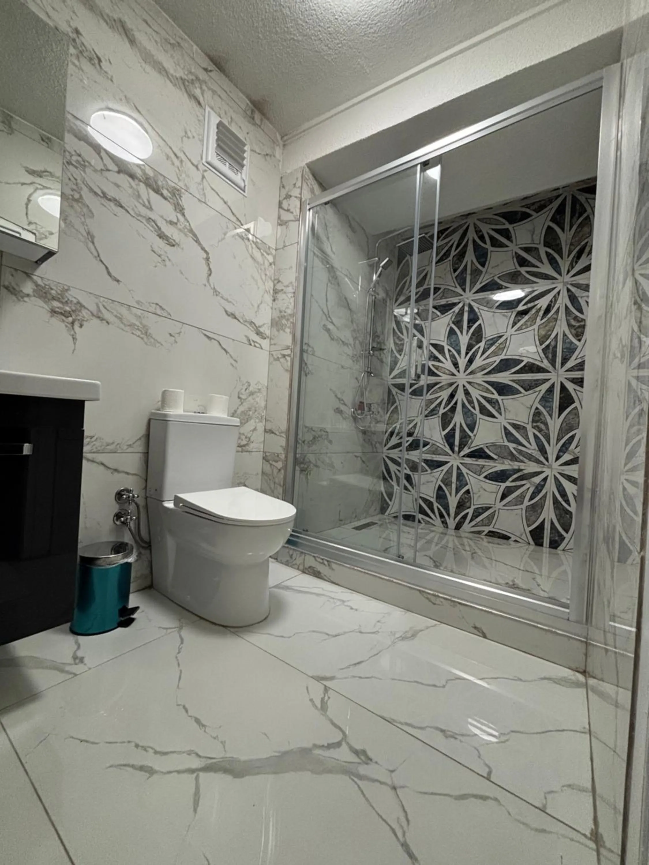 Shower in Oban Suites Istanbul