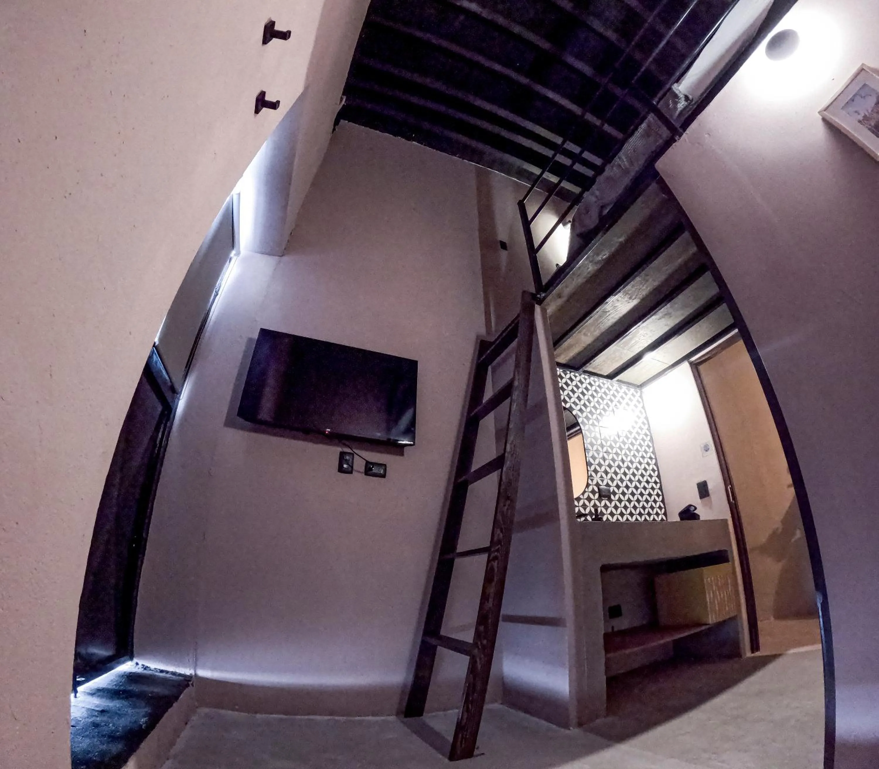 TV and multimedia in Adhoc Barrio Antiguo