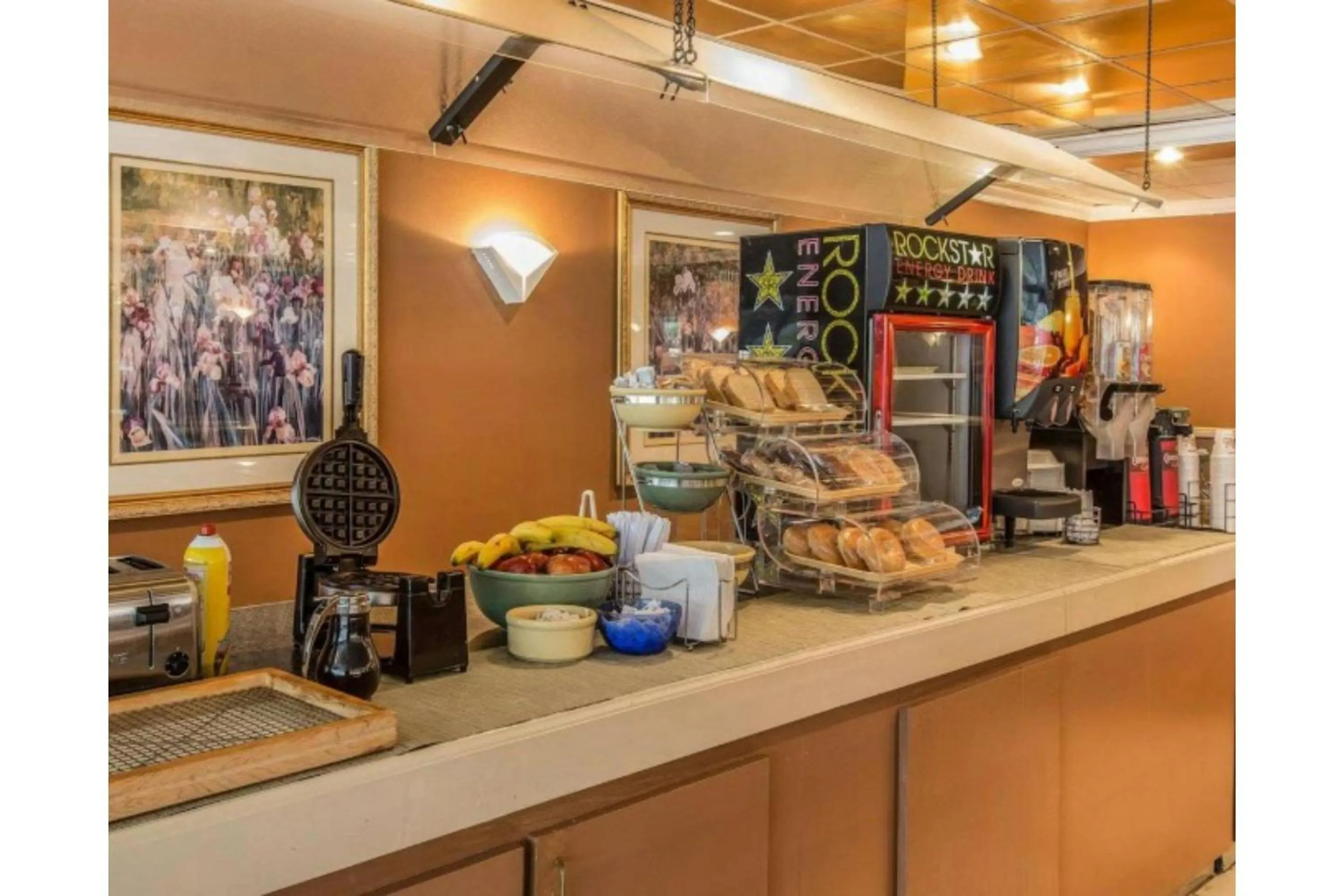 Breakfast in Travelers Inn Douglas By OYO US-441