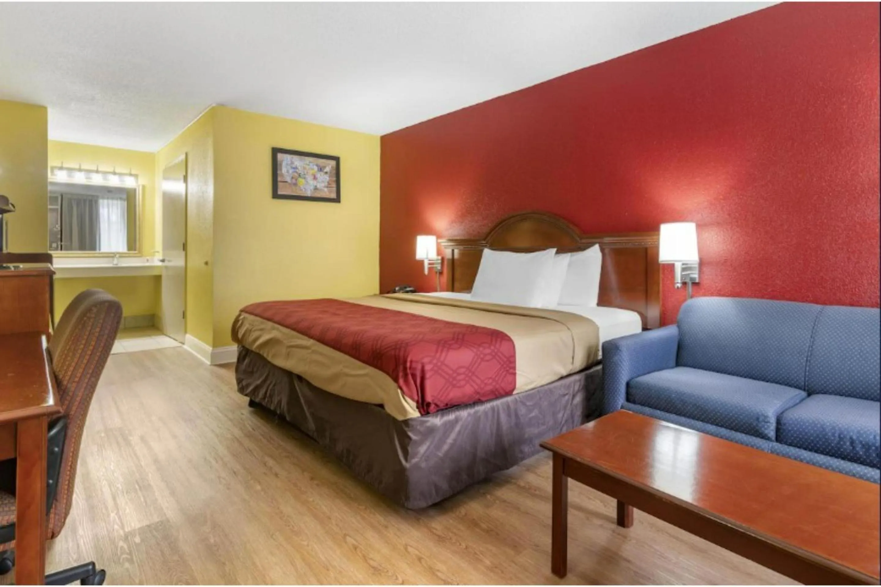 Bedroom, Bed in Travelers Inn Douglas By OYO US-441