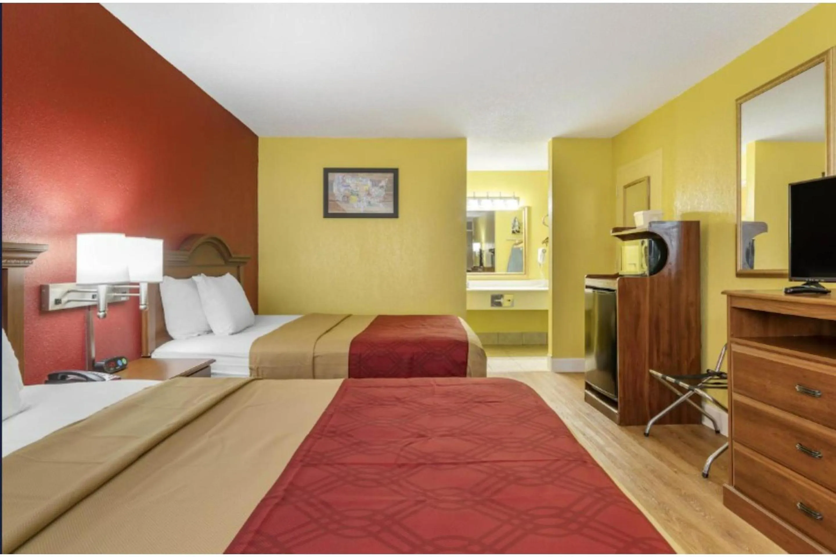 Bedroom, Bed in Travelers Inn Douglas By OYO US-441