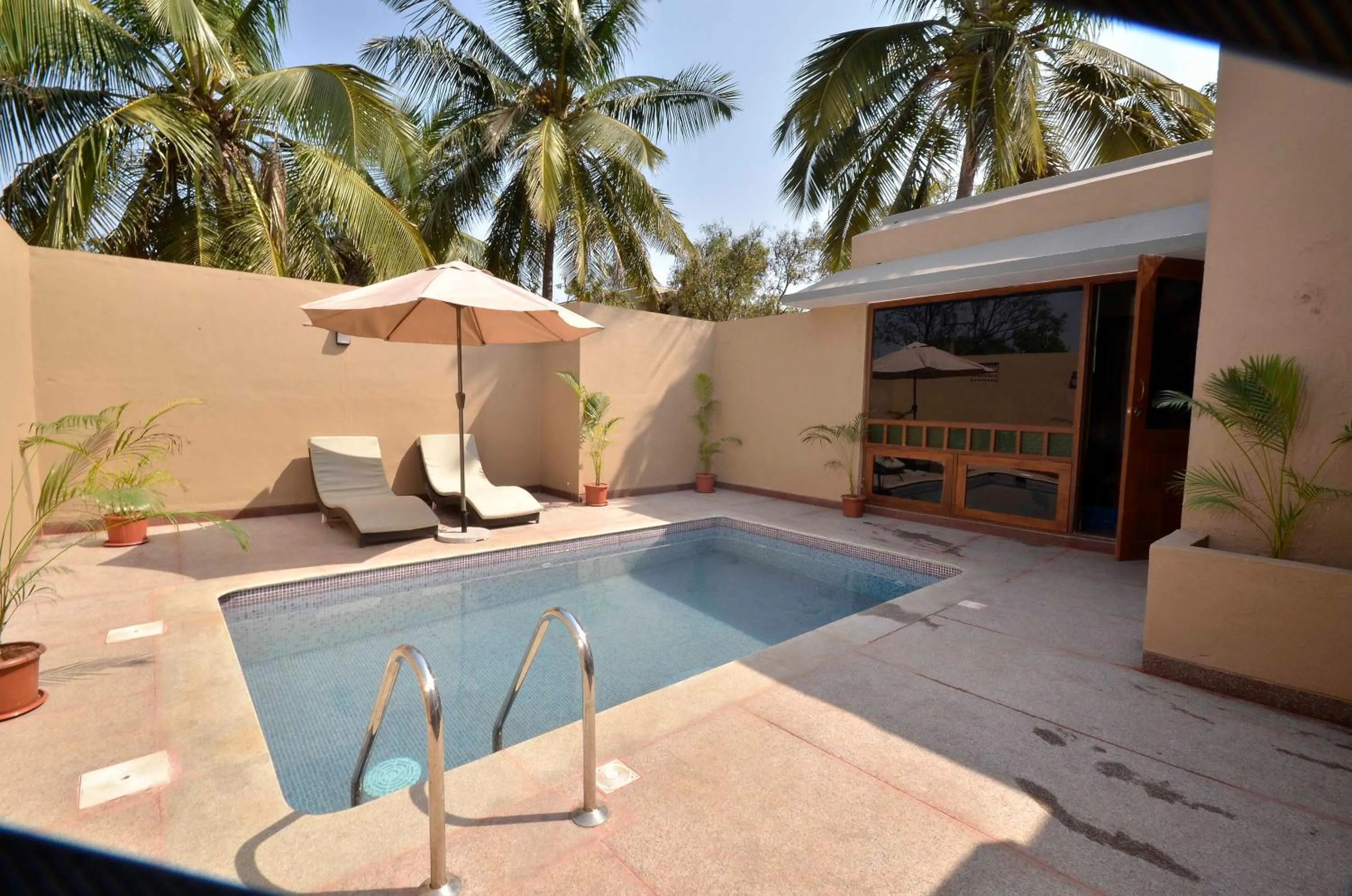 Swimming pool in Heritage Resort Hampi