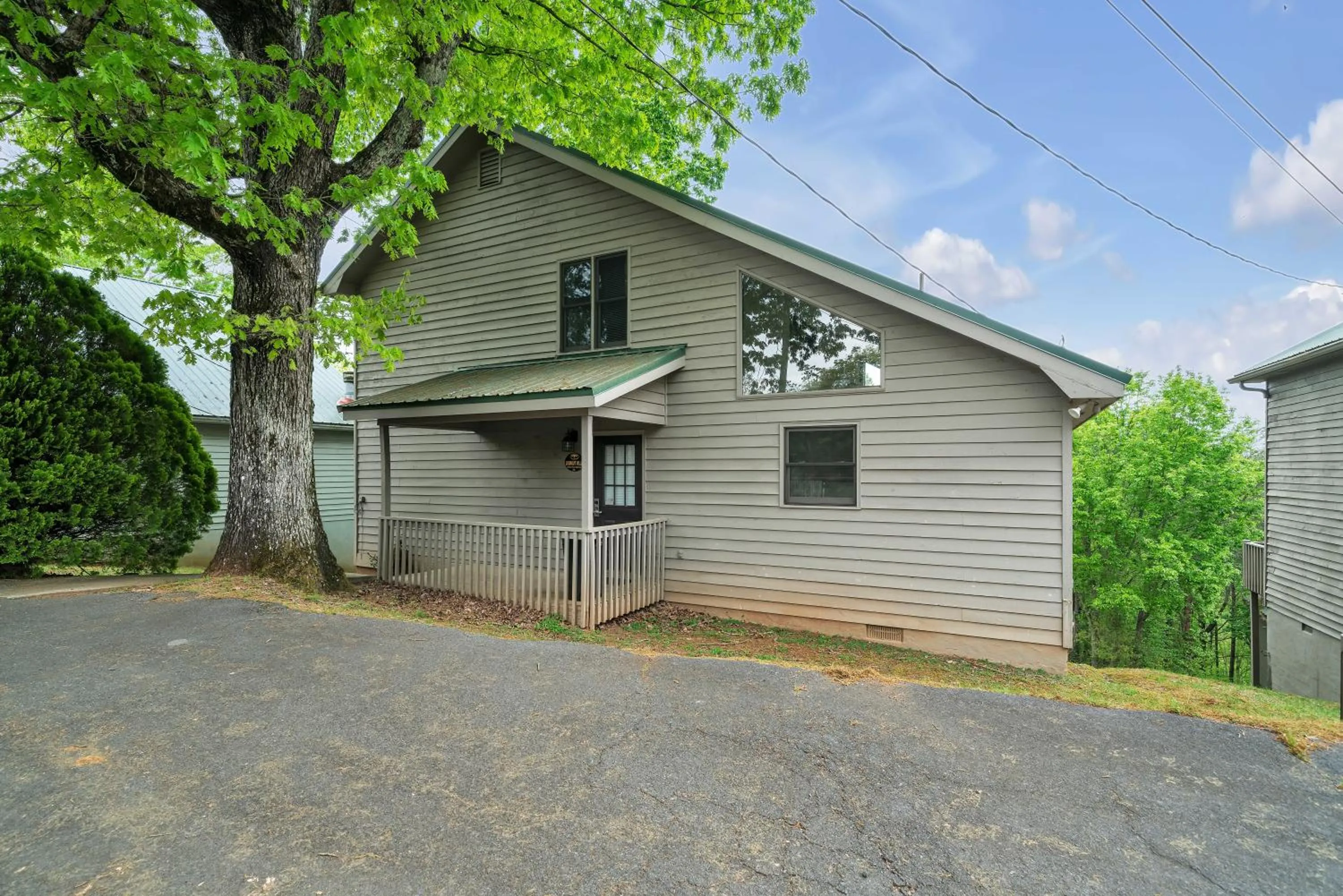 Facade/entrance in Coosawattee River Resort