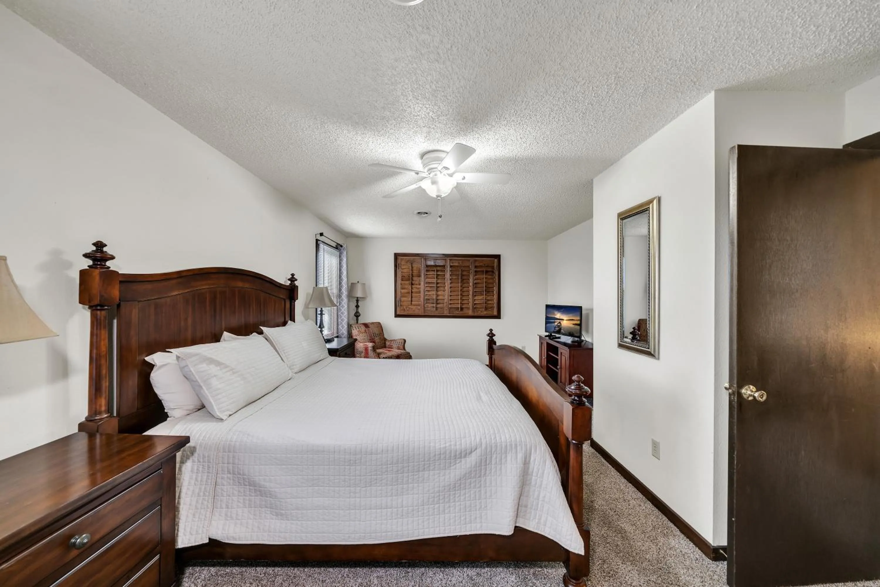 Bed in Coosawattee River Resort