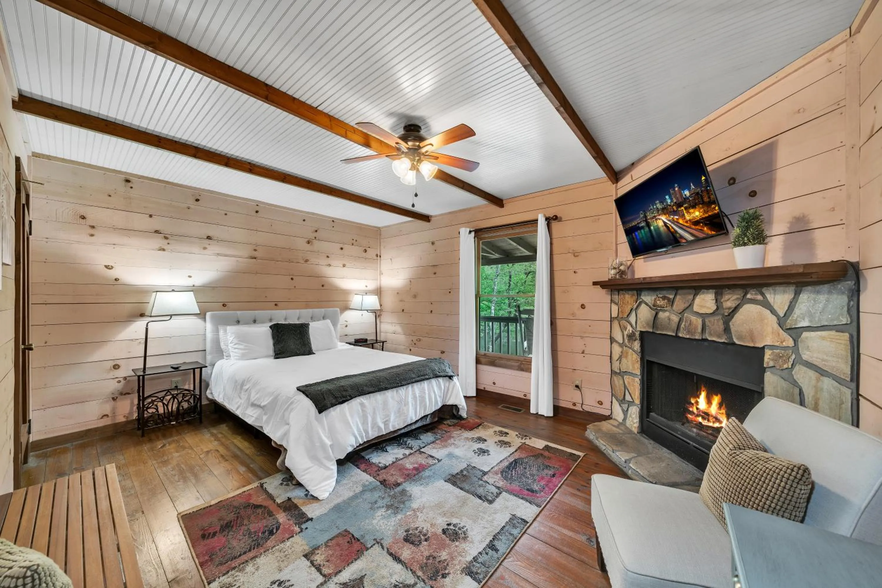 Bed in Coosawattee River Resort