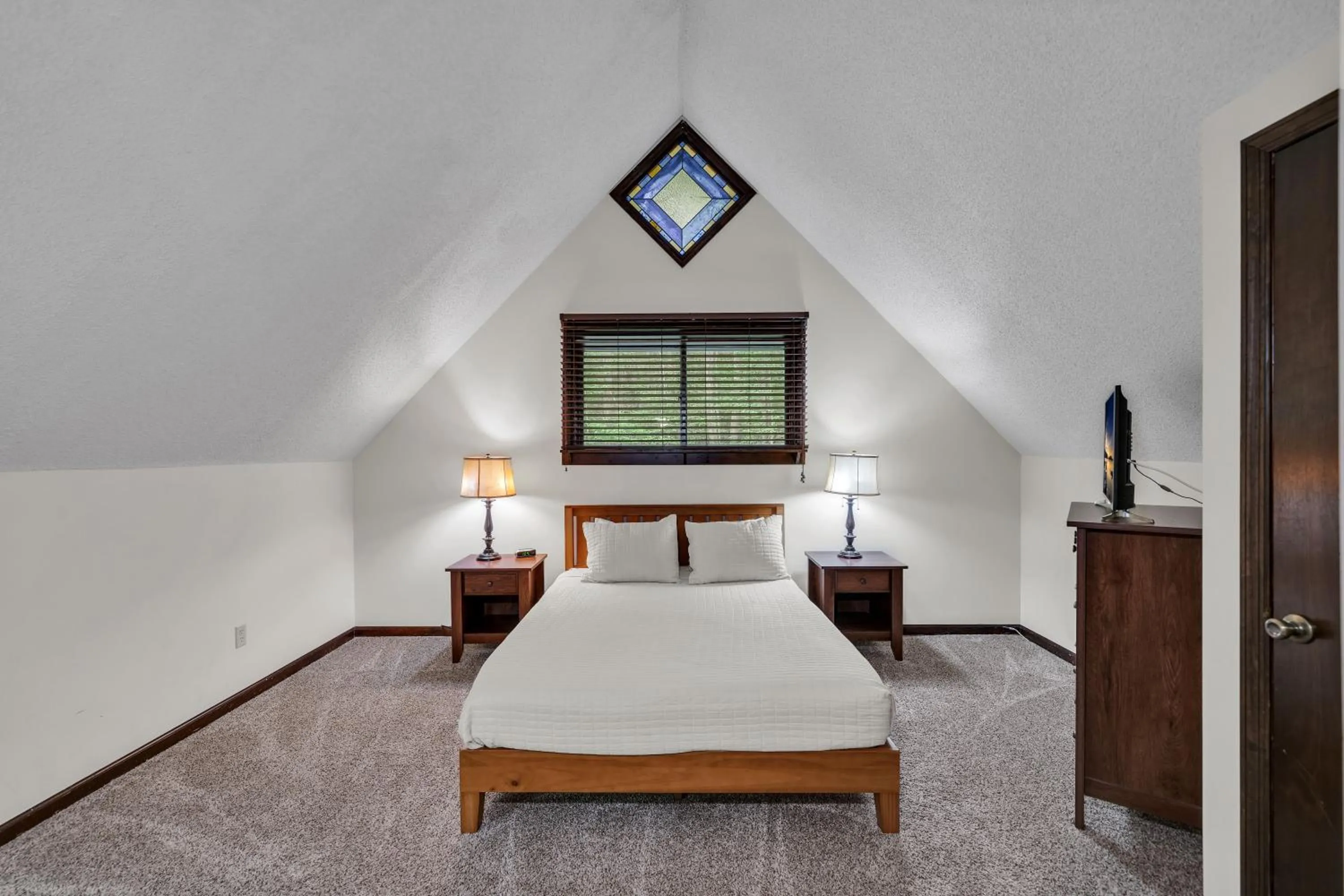 Bed in Coosawattee River Resort