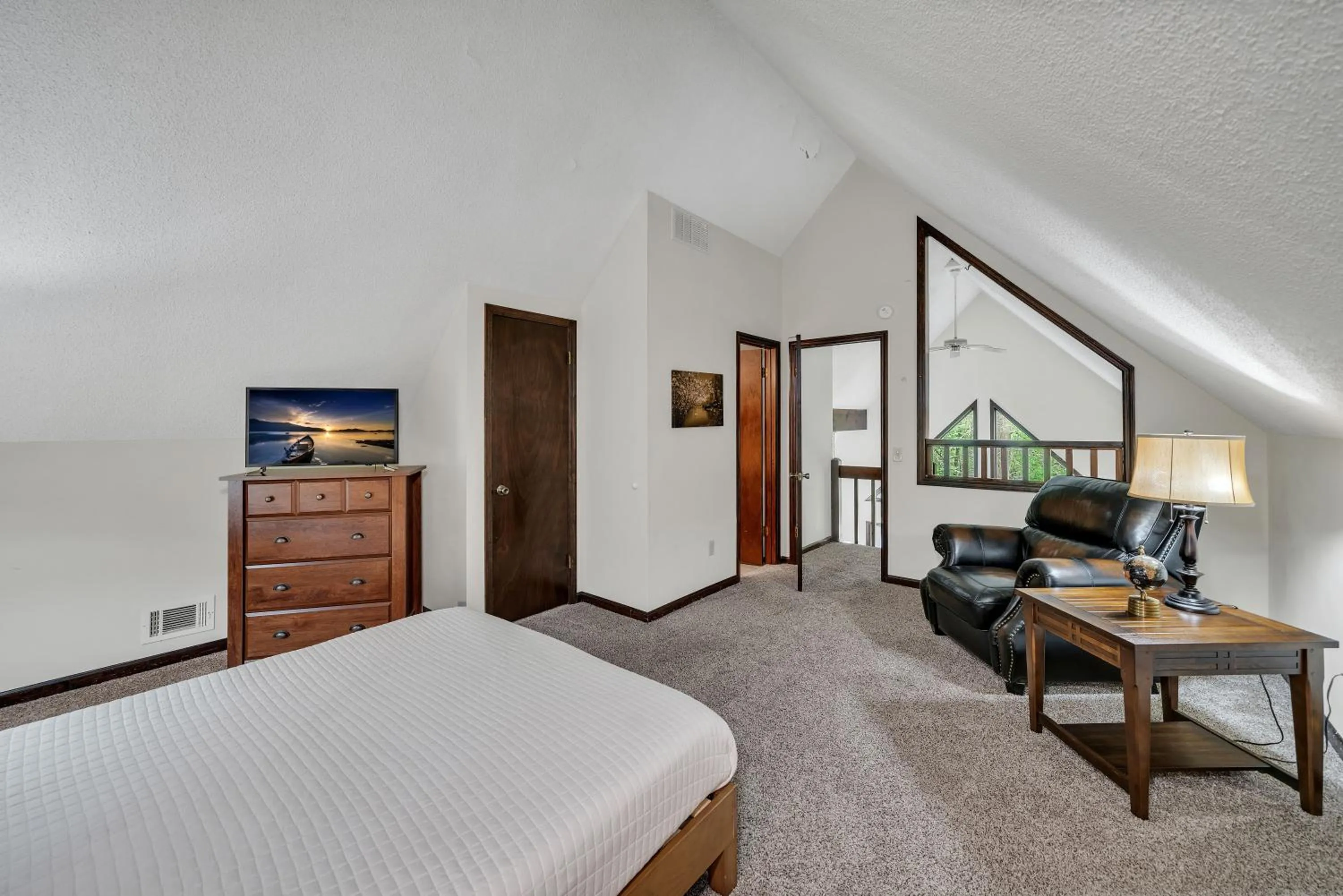 Bed in Coosawattee River Resort