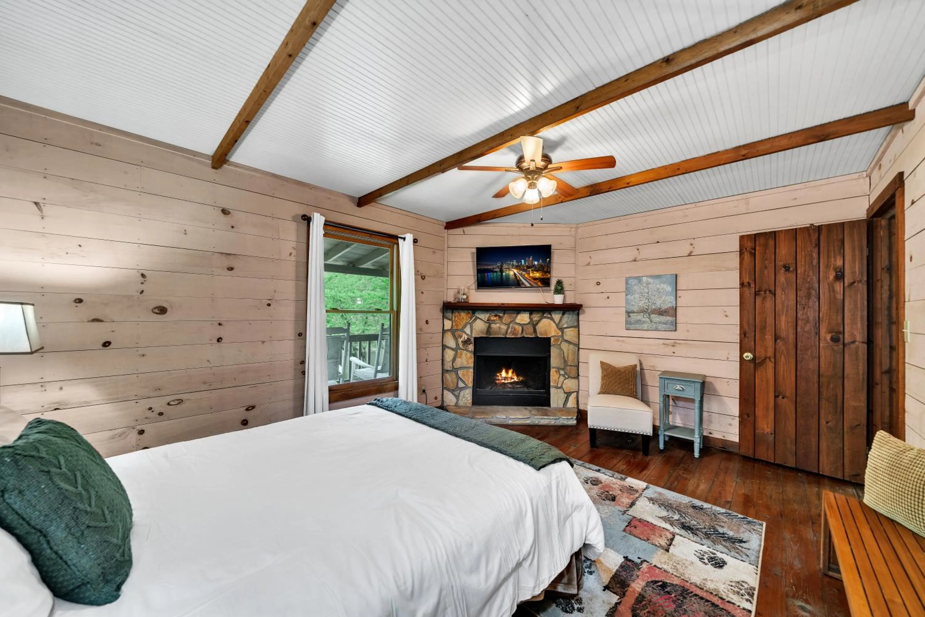 Bed in Coosawattee River Resort