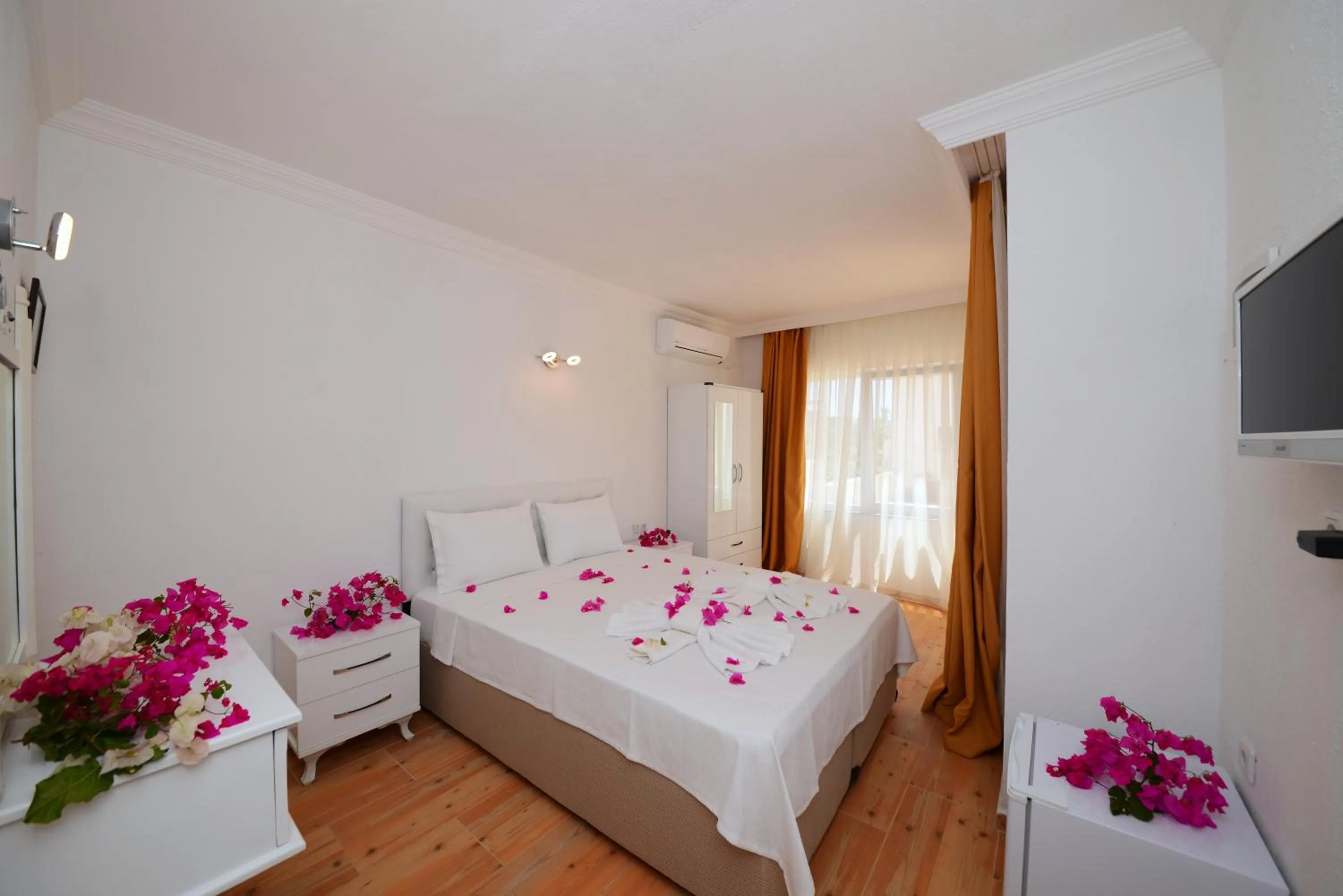 Photo of the whole room, Bed in Neruda Hotel