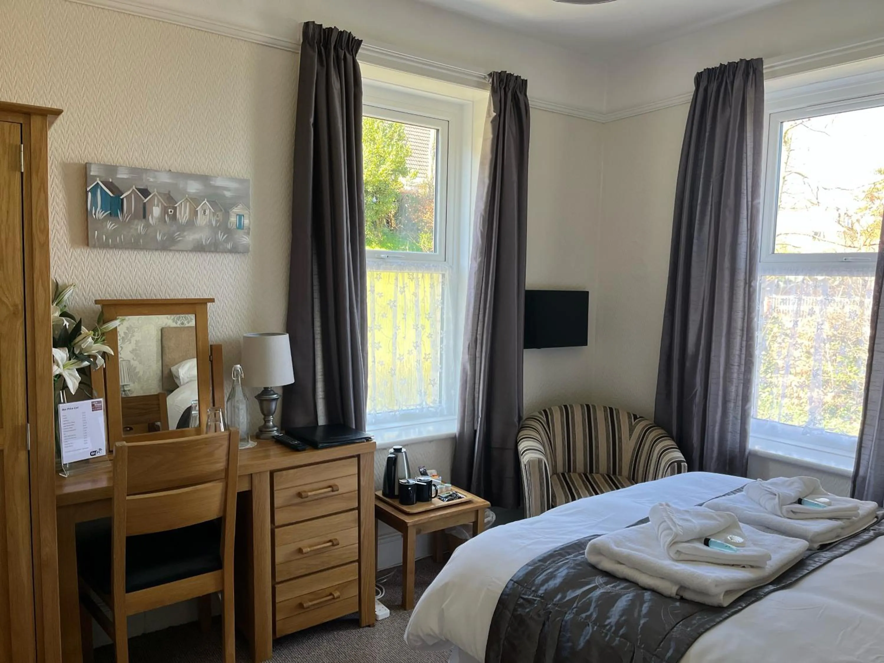 Bedroom, Bed in Cairn House