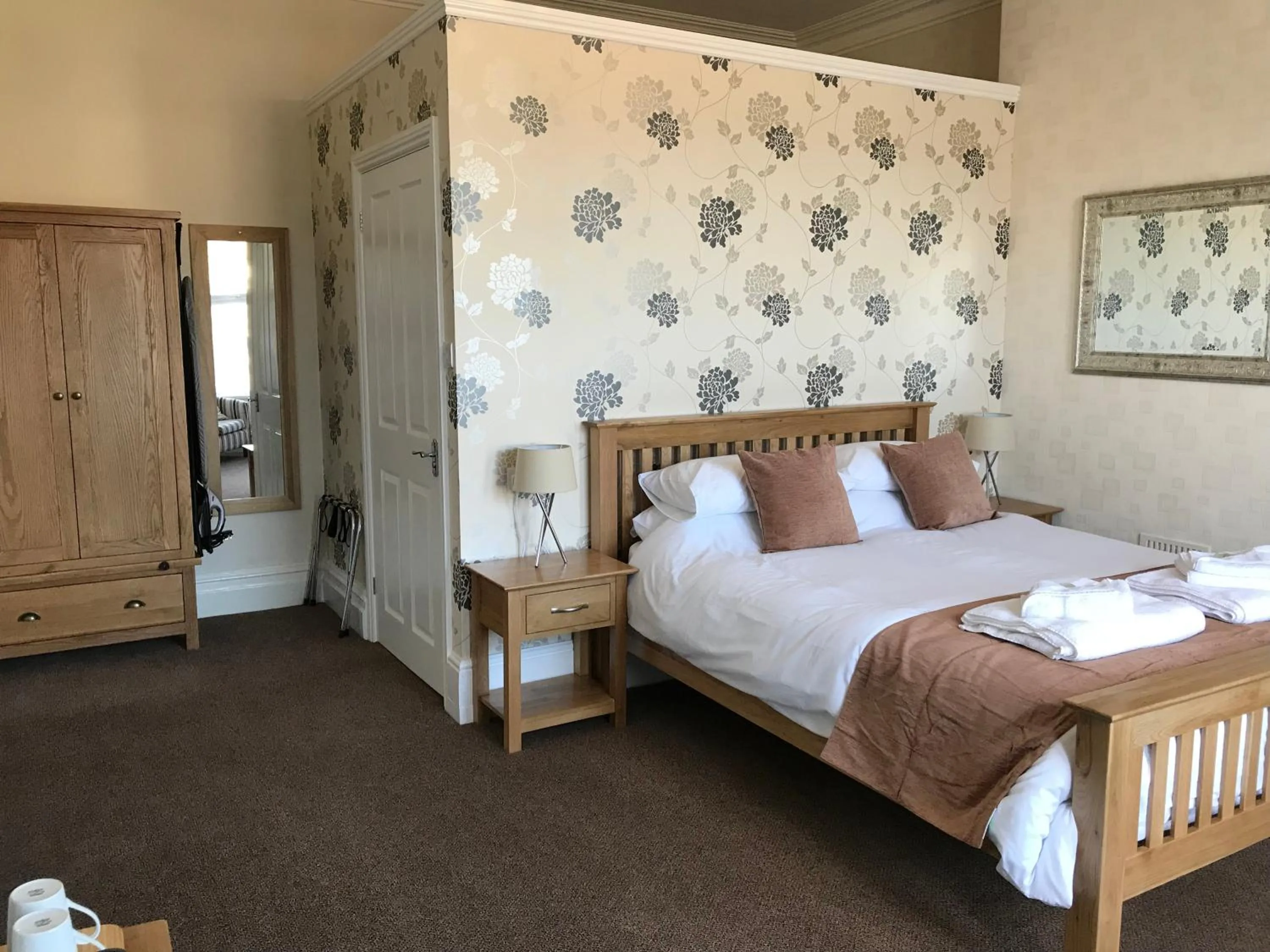 Bedroom, Bed in Cairn House