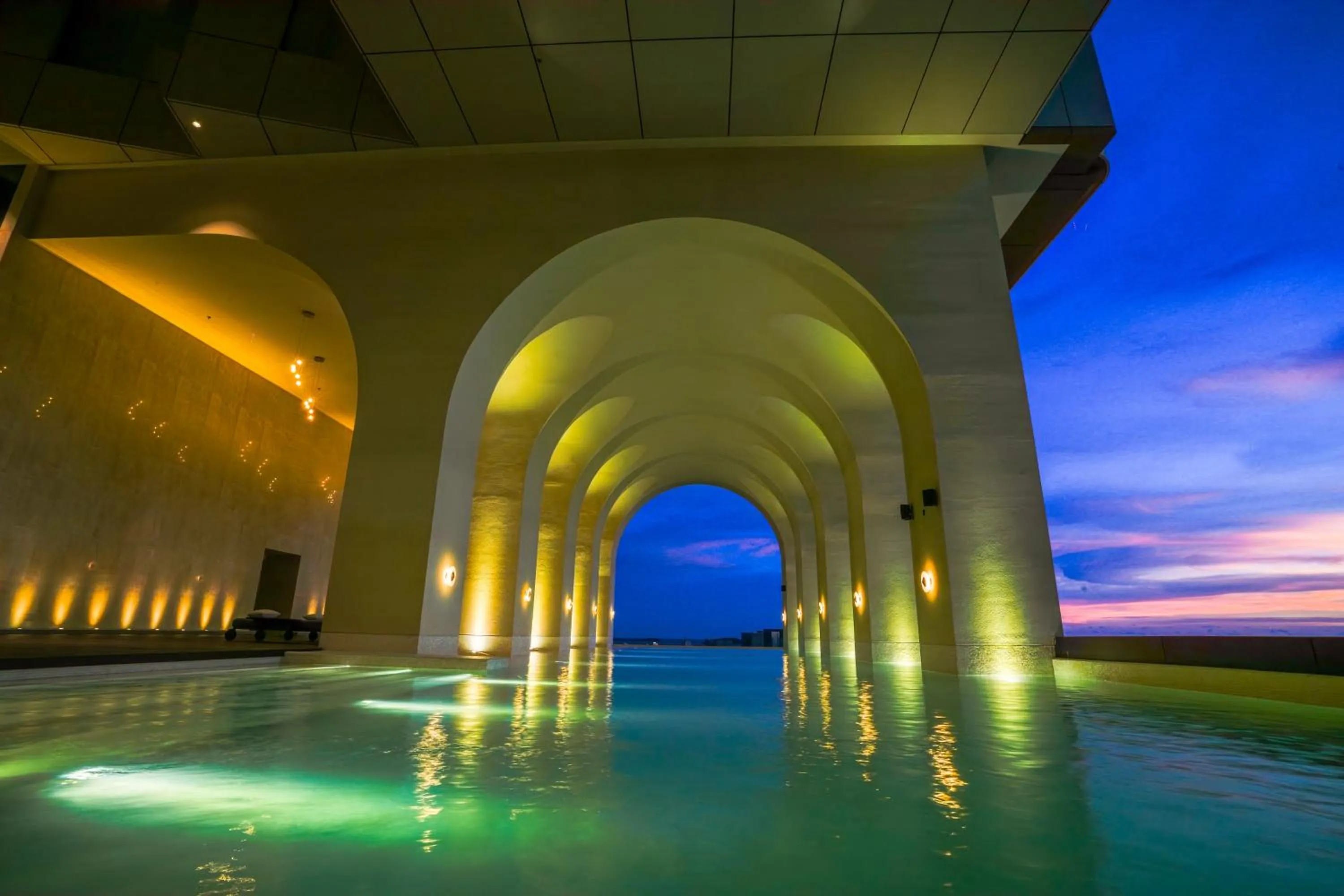 Swimming pool in Arjuna Solitaire Hotel
