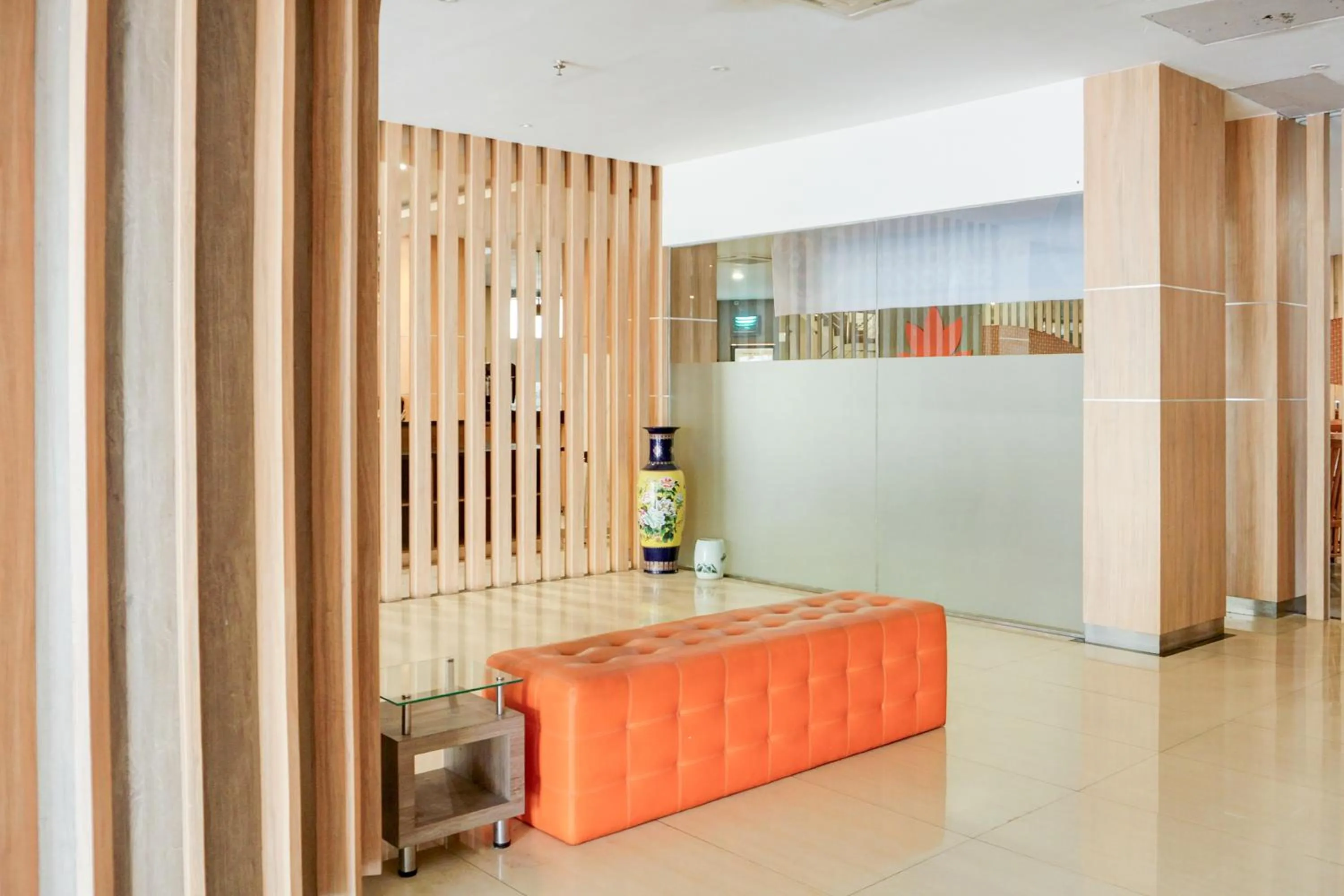 Lobby or reception in Townhouse Oak Palembang near Palembang Golf Club formerly KR Hotel
