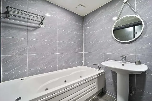 Shower in Daegu Suseong DRAMA