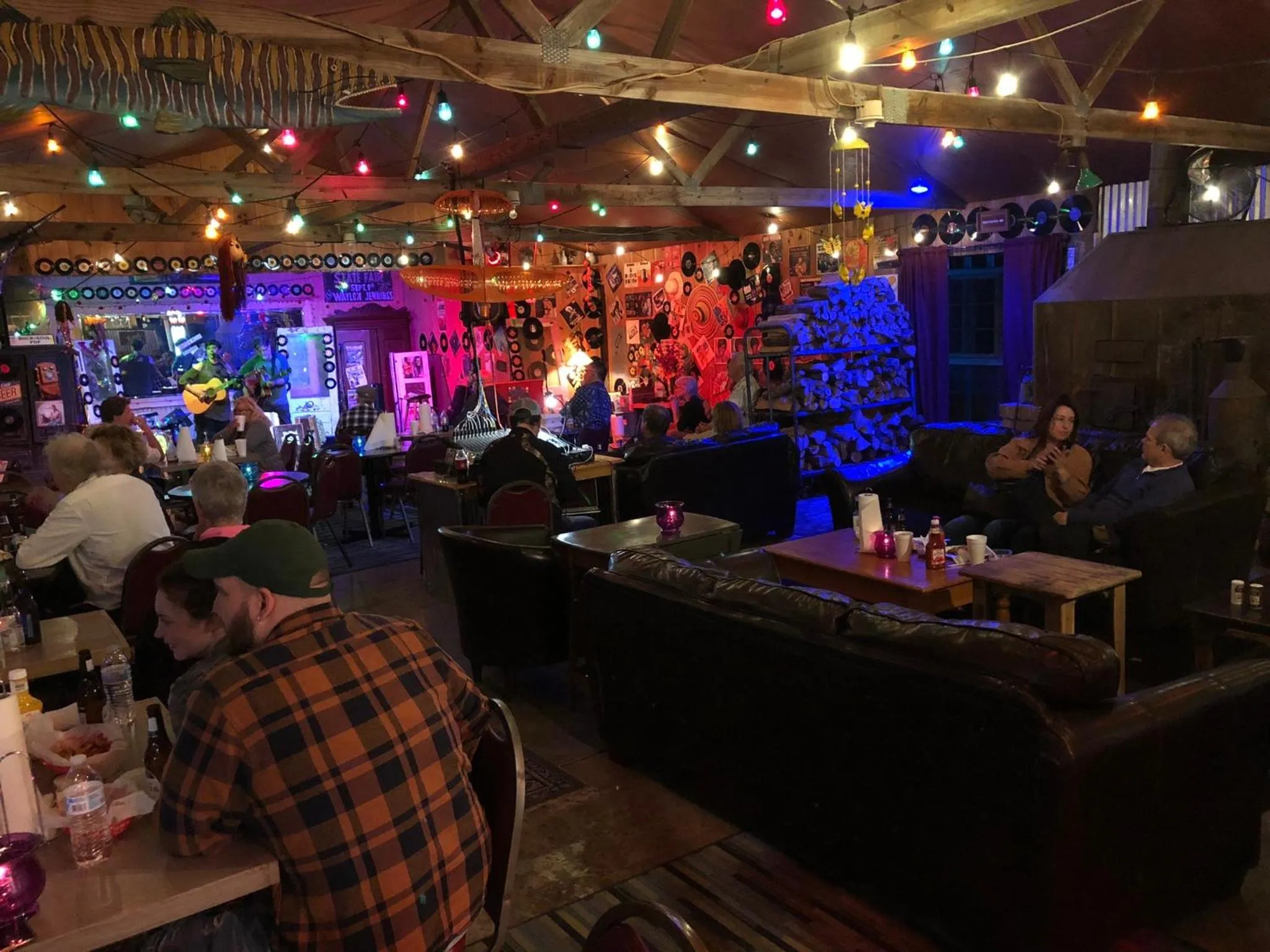 Restaurant/places to eat in The Smoke House Lodge