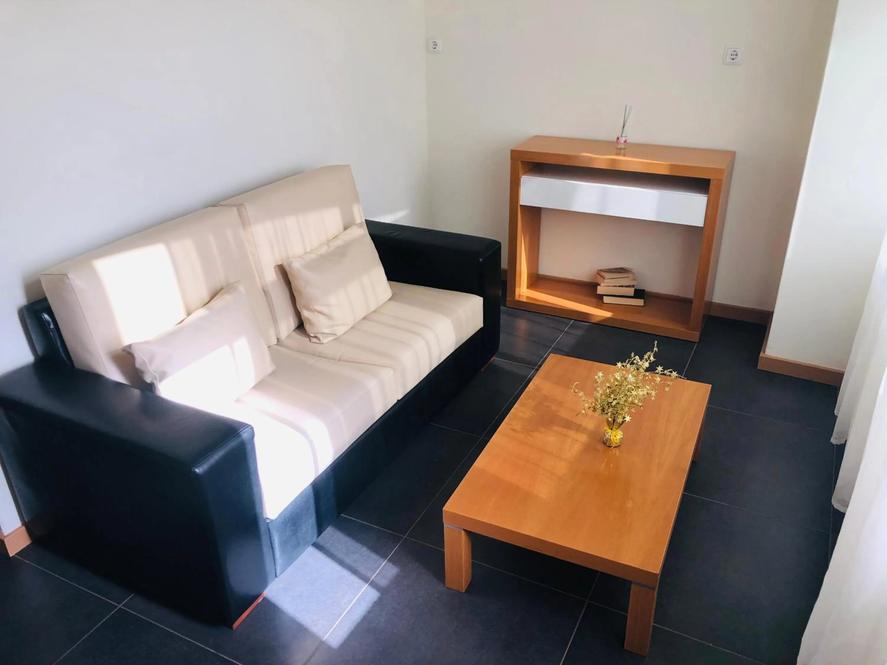 Seating area in Vivi Hotel