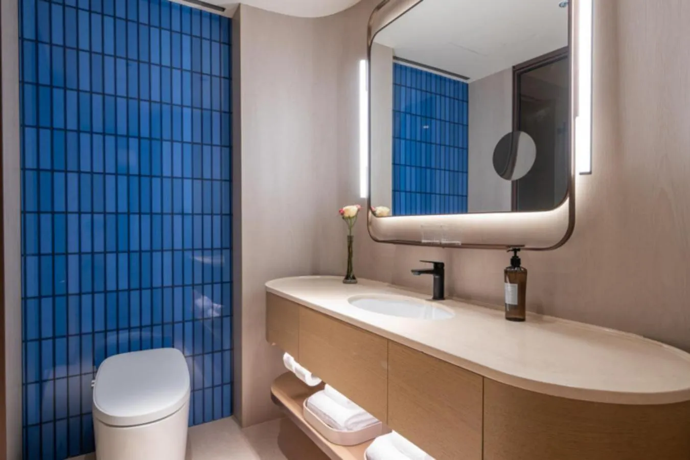 Toilet in Crystal Orange Beijing Tiantan hospital and Head quarters Hotel