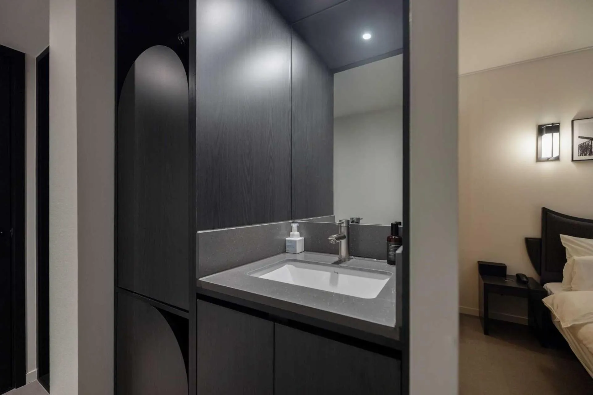 Toilet, Bed in Anook Hotel and Spa Daejeon Yuseong