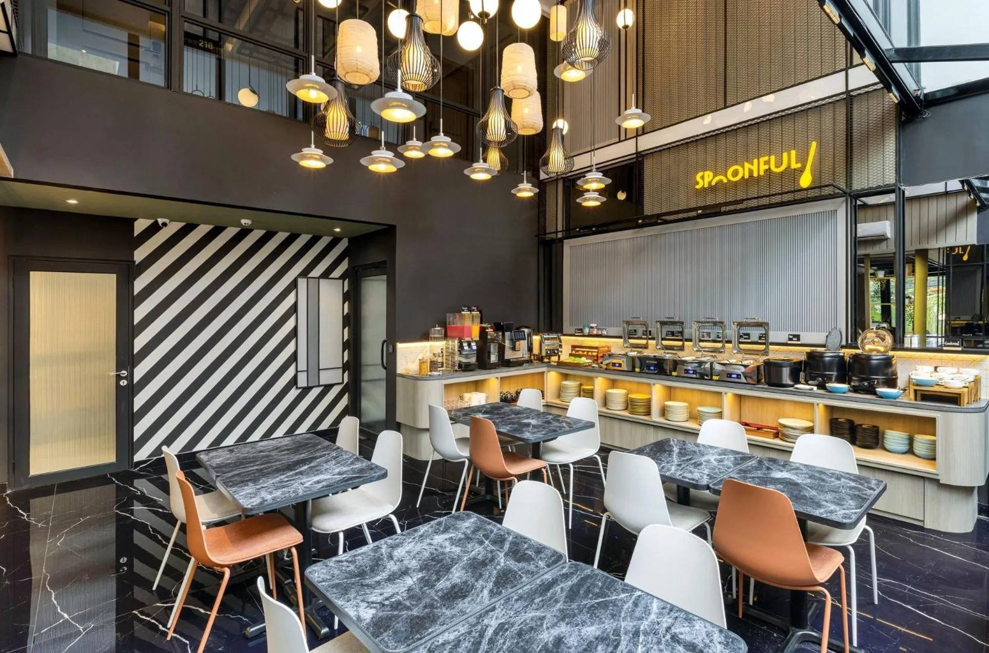 Restaurant/places to eat in ROOMS INC Sudirman Jakarta