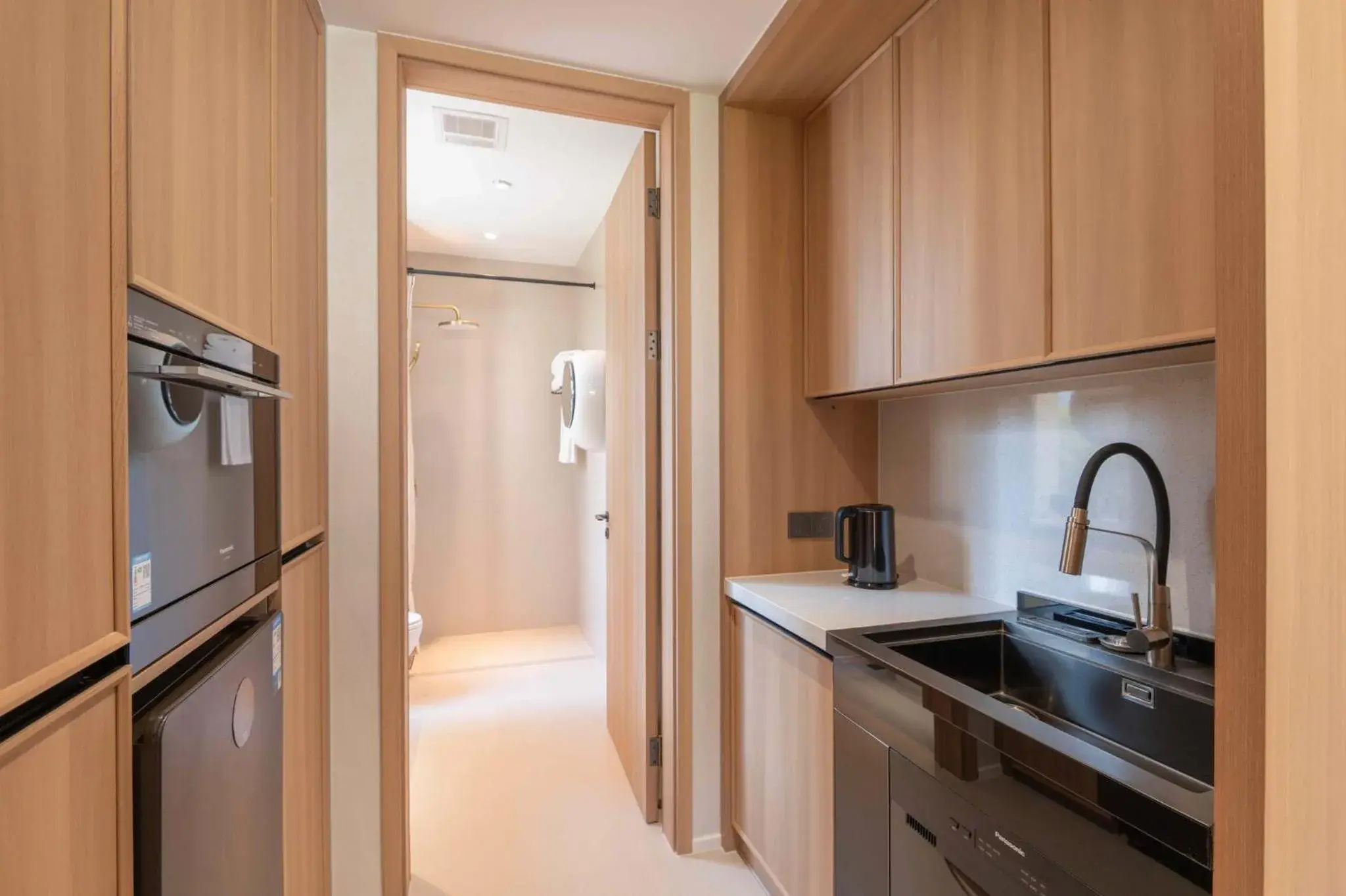 Junior King Suite with Dining Kitchen in InterContinental Hotels Shanghai Jing'An Ser Apt.by IHG Junior King Suite with Dining Kitchen in InterContinental Hotels Shanghai Jing'An Ser Apt.by IHG