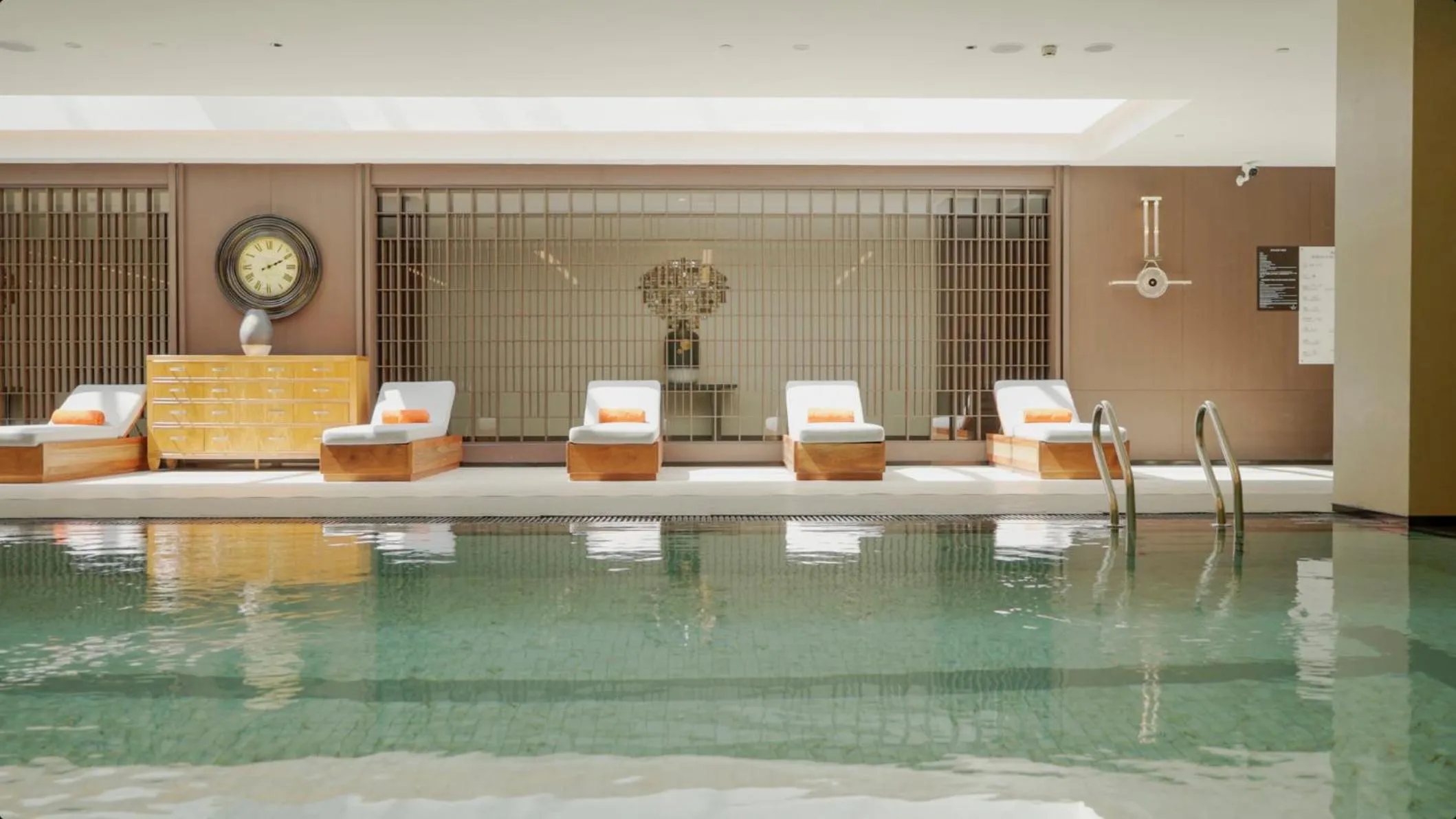 Swimming pool in InterContinental Hotels Shanghai Jing'An Ser Apt.by IHG