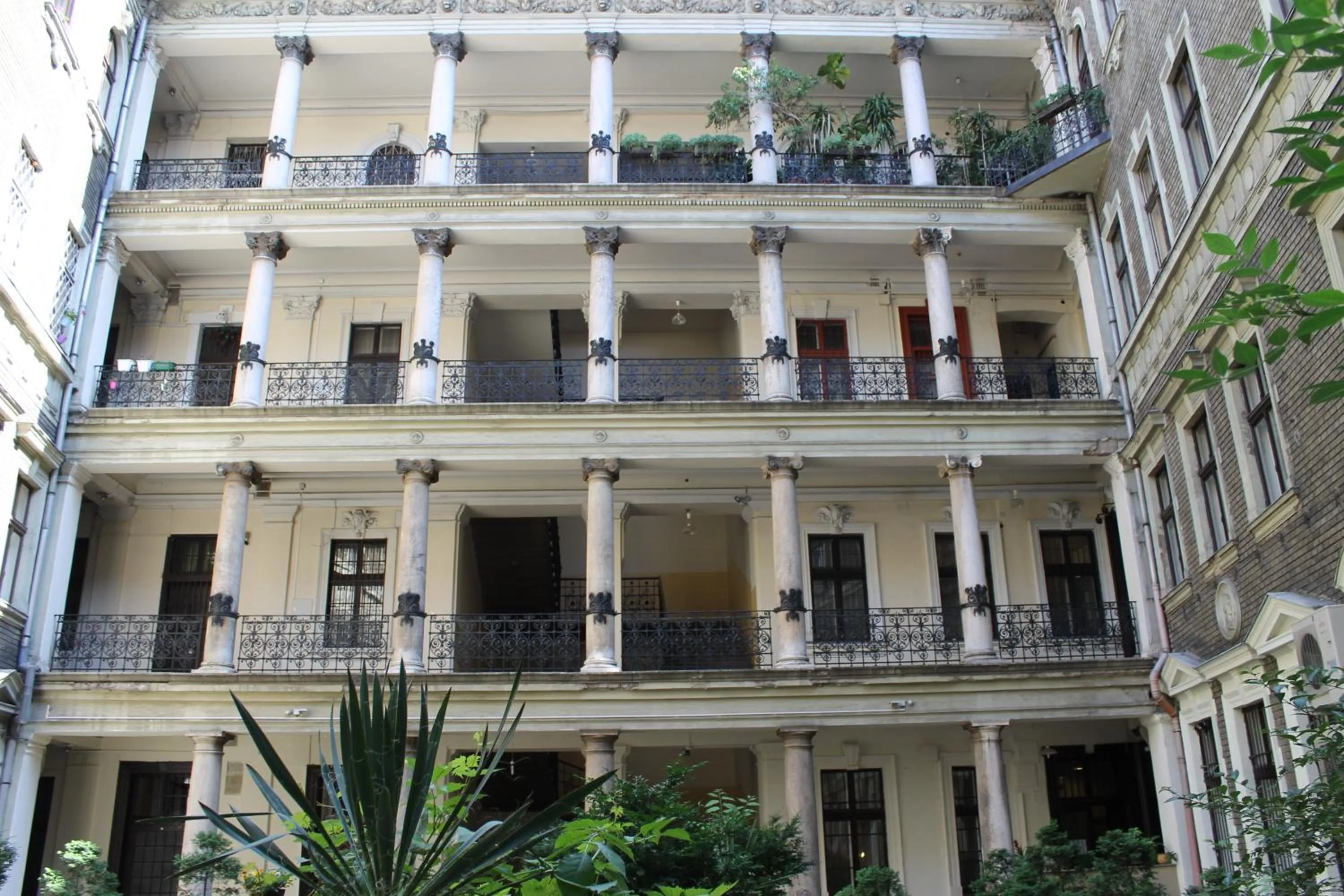 Facade/entrance in Omega Guesthouse Budapest