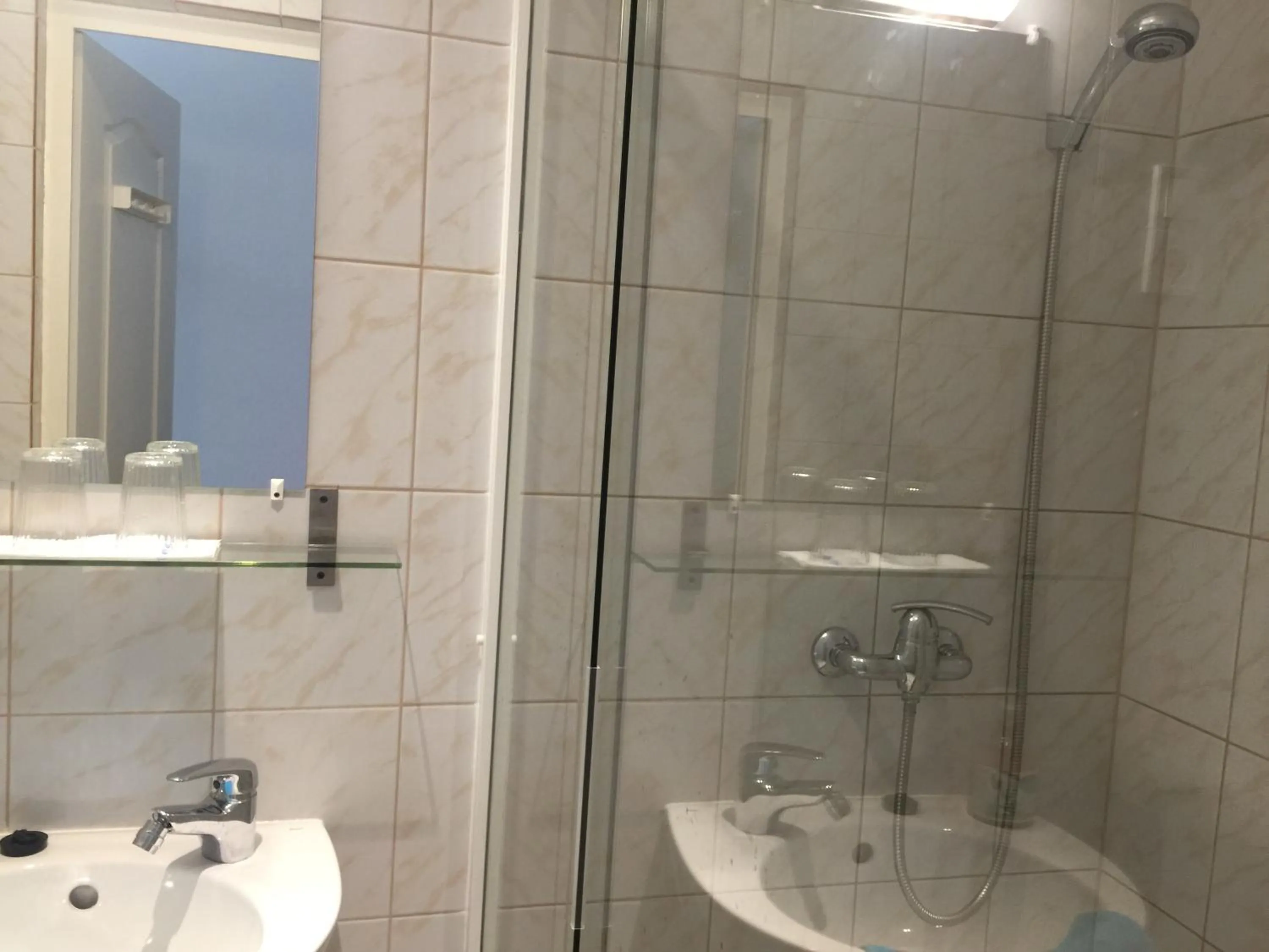 Bathroom in Omega Guesthouse Budapest