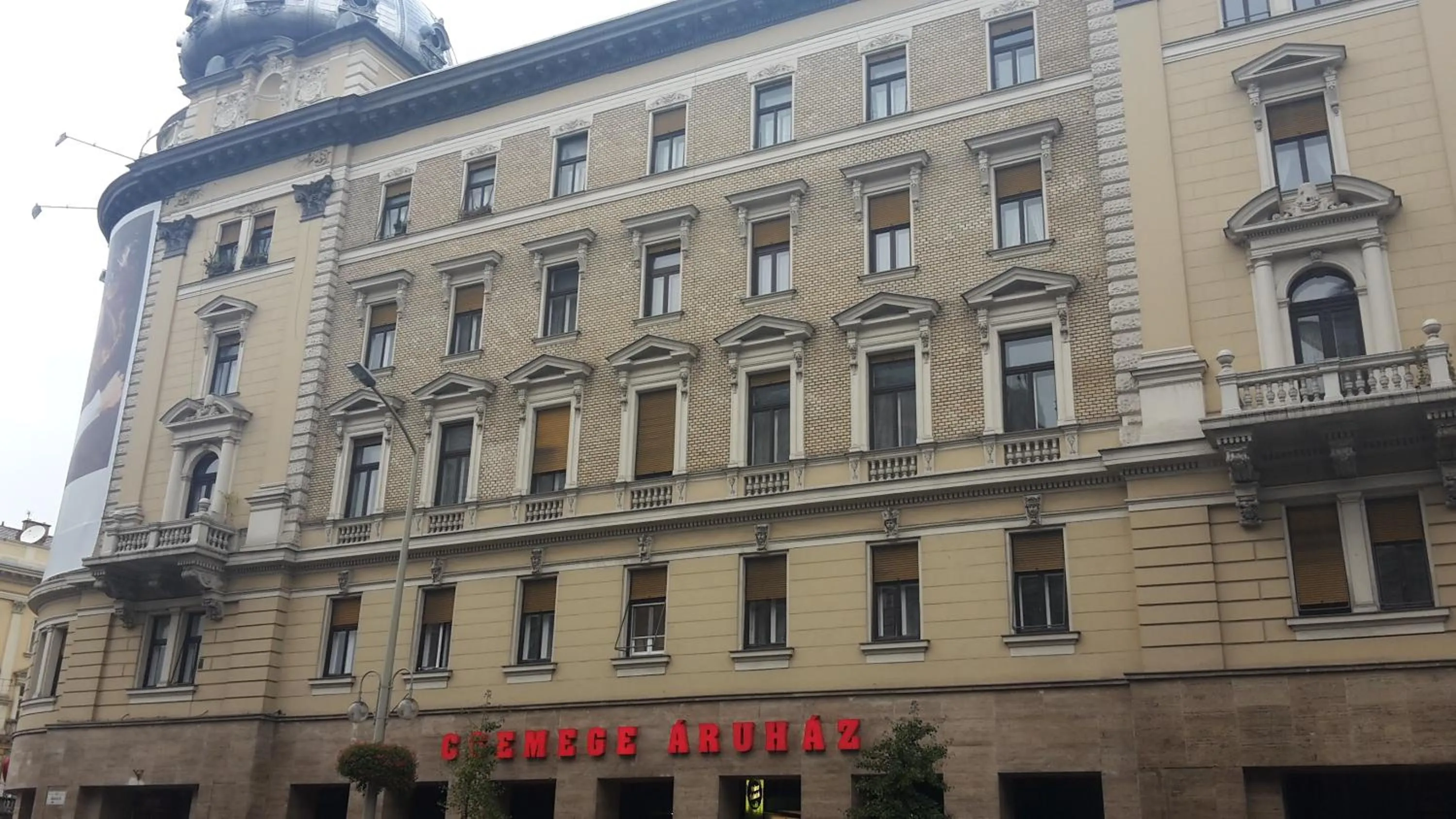 Property building in Omega Guesthouse Budapest