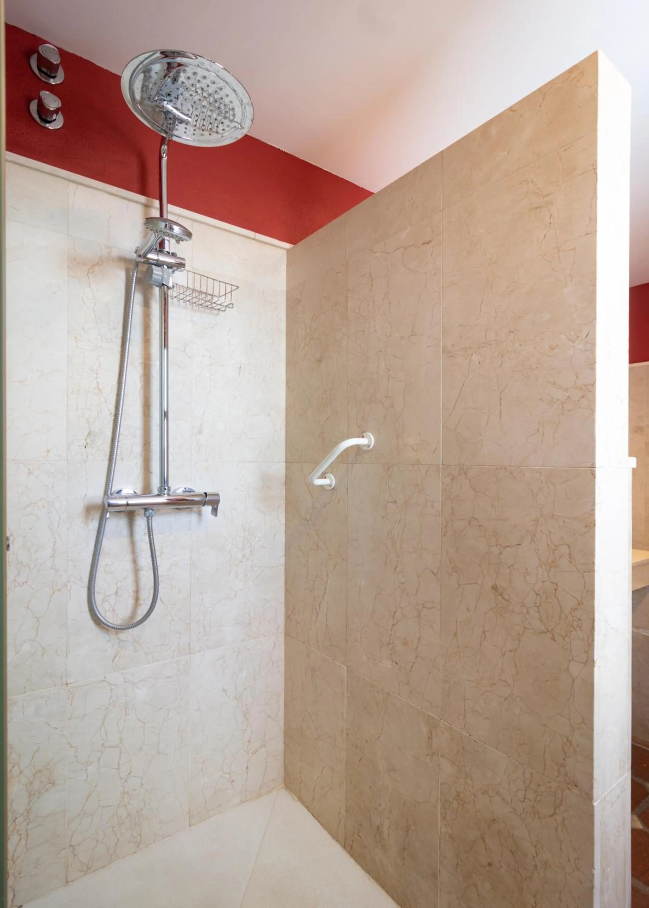 Shower in La Casa de la Iglesia