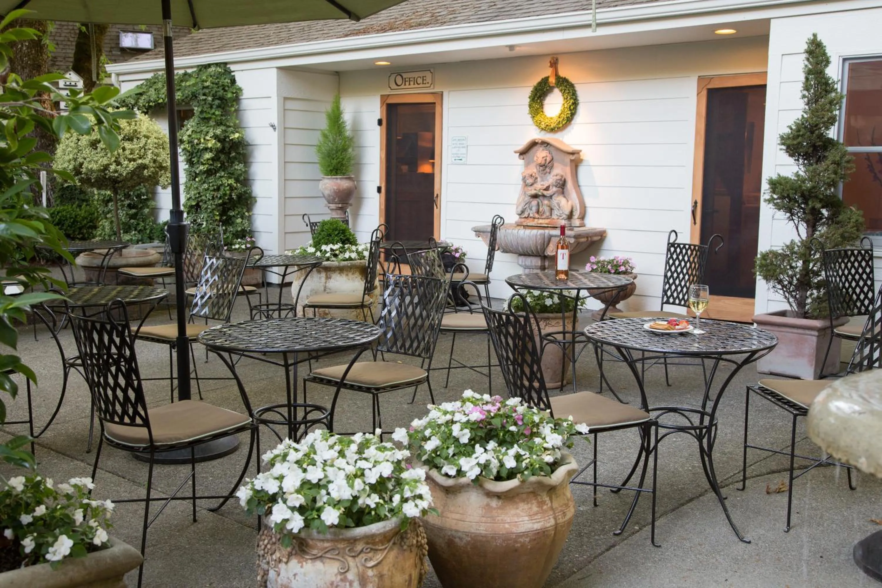 Patio in Cottage Grove Inn