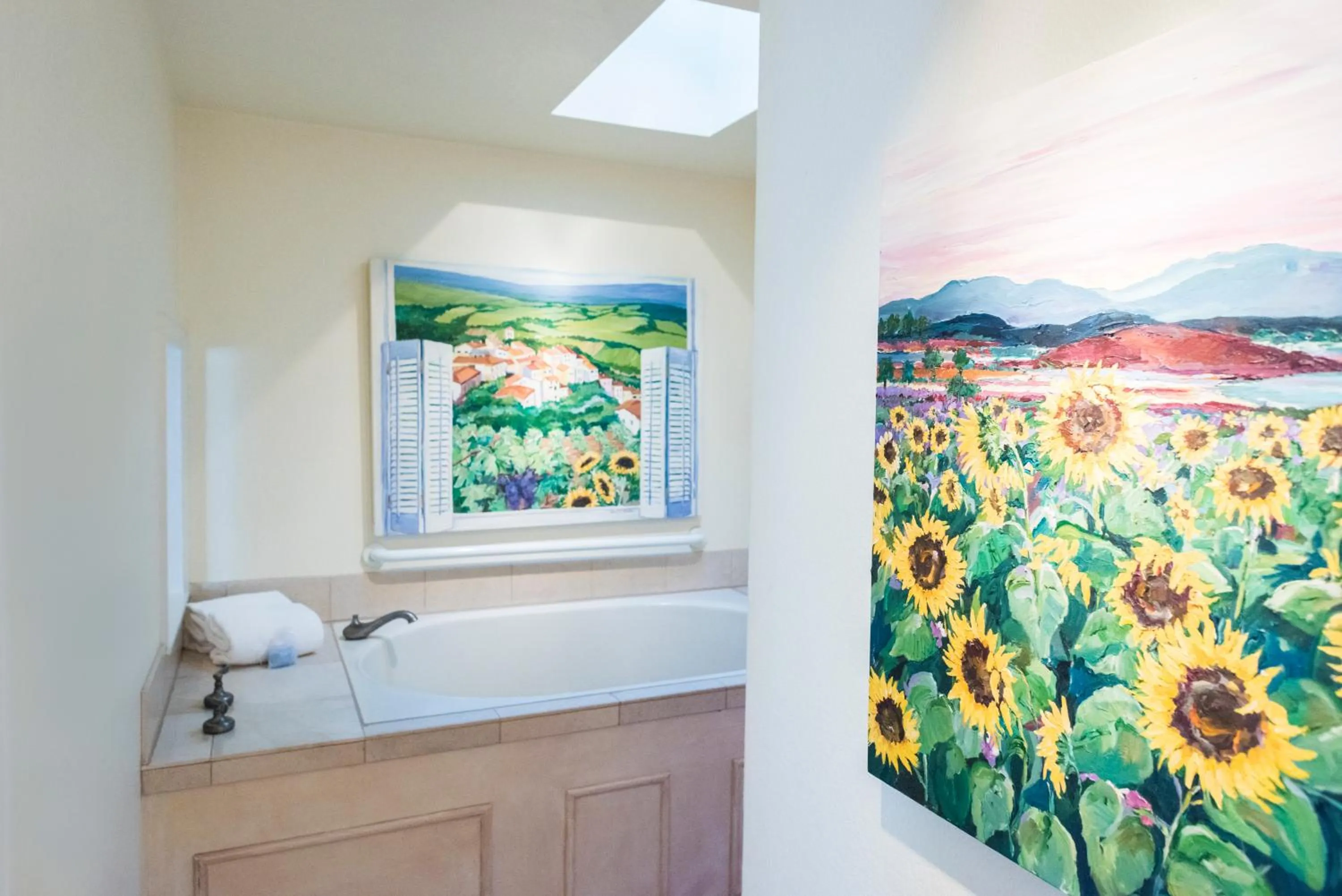 Bathroom in Cottage Grove Inn