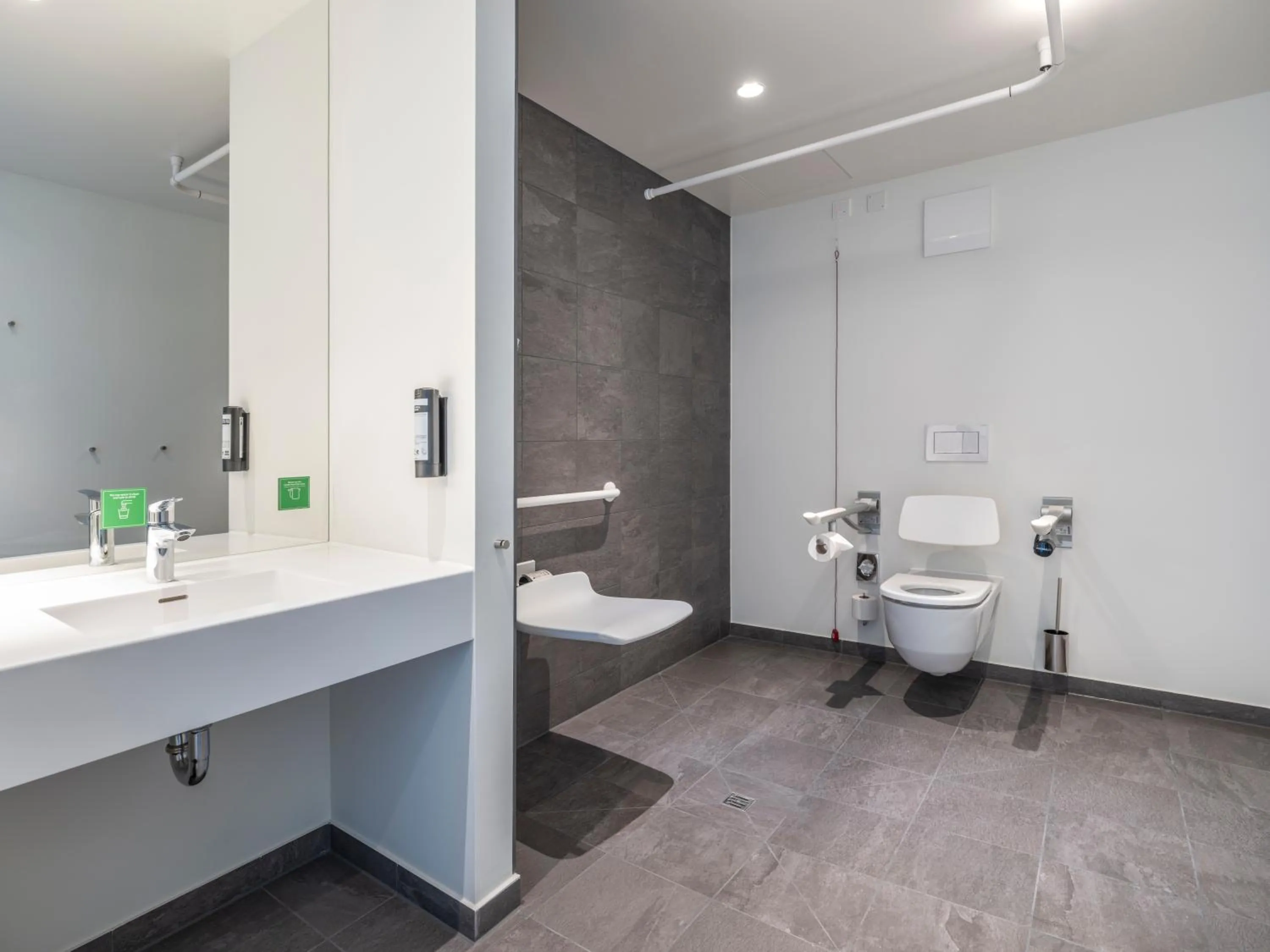 Toilet in Zleep Hotel Hamburg Volkspark