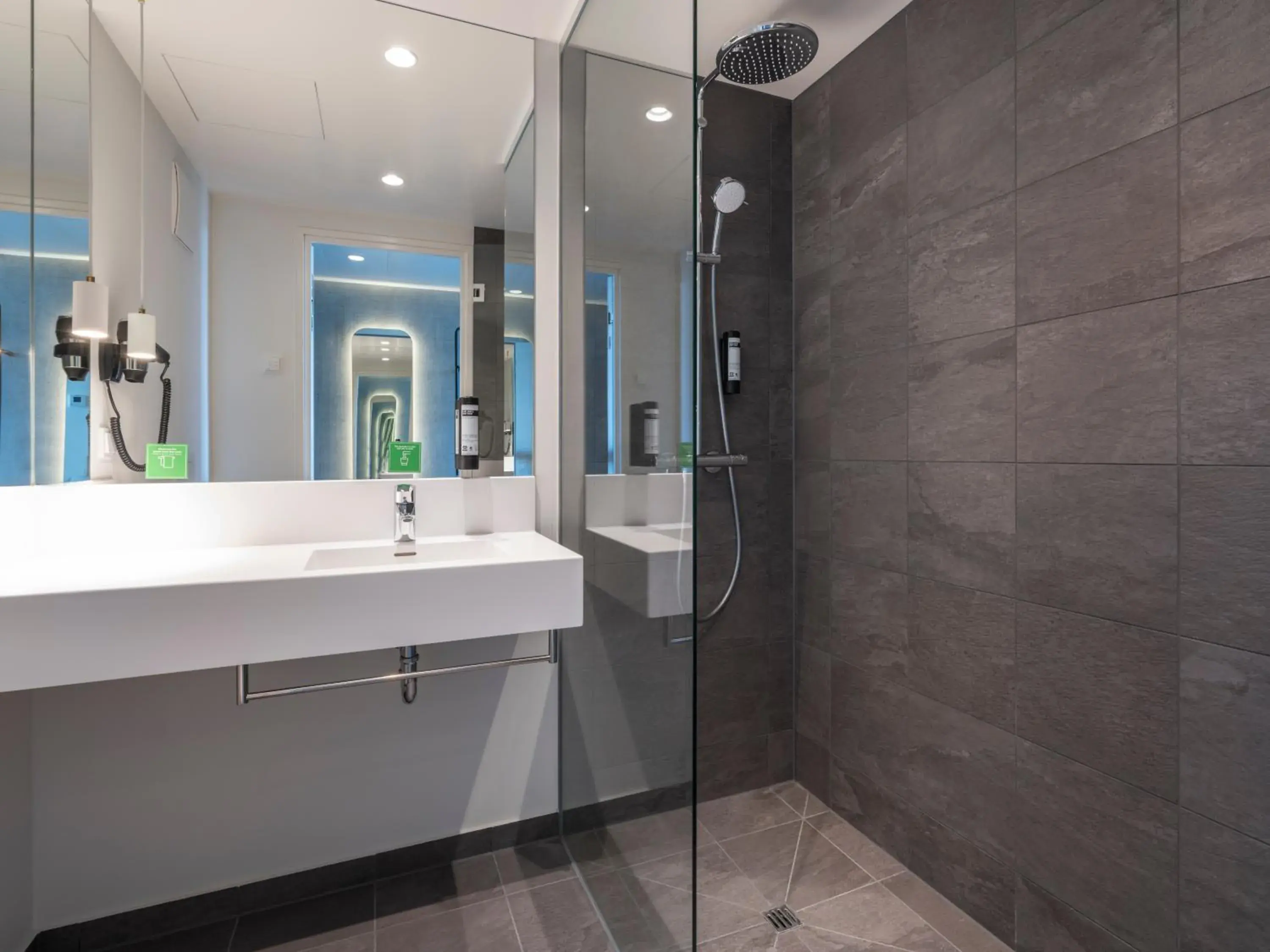 Twin Room in Zleep Hotel Hamburg Volkspark Twin Room in Zleep Hotel Hamburg Volkspark