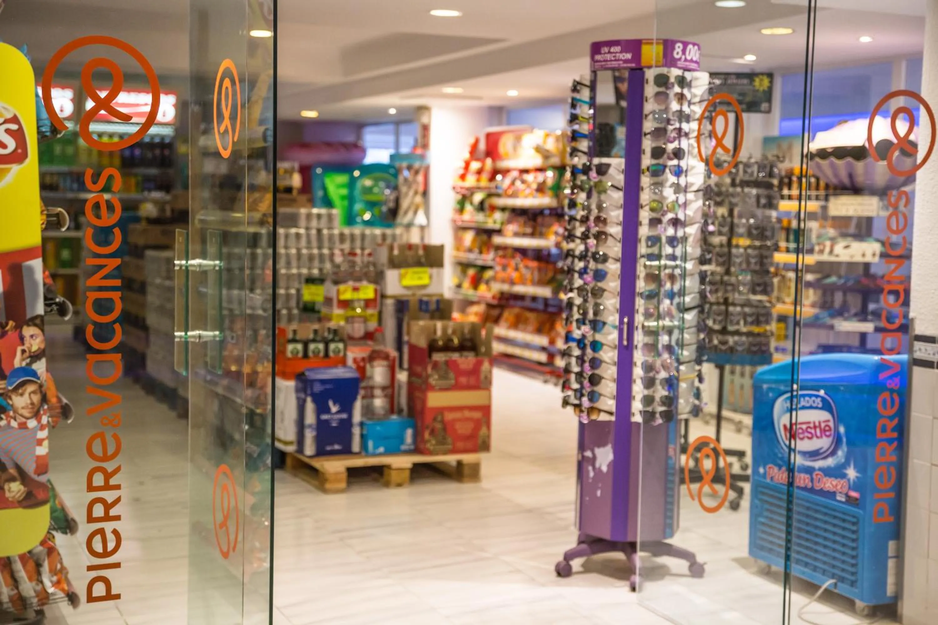 On-site shops in Pierre & Vacances Mallorca Deya - Adults recommended