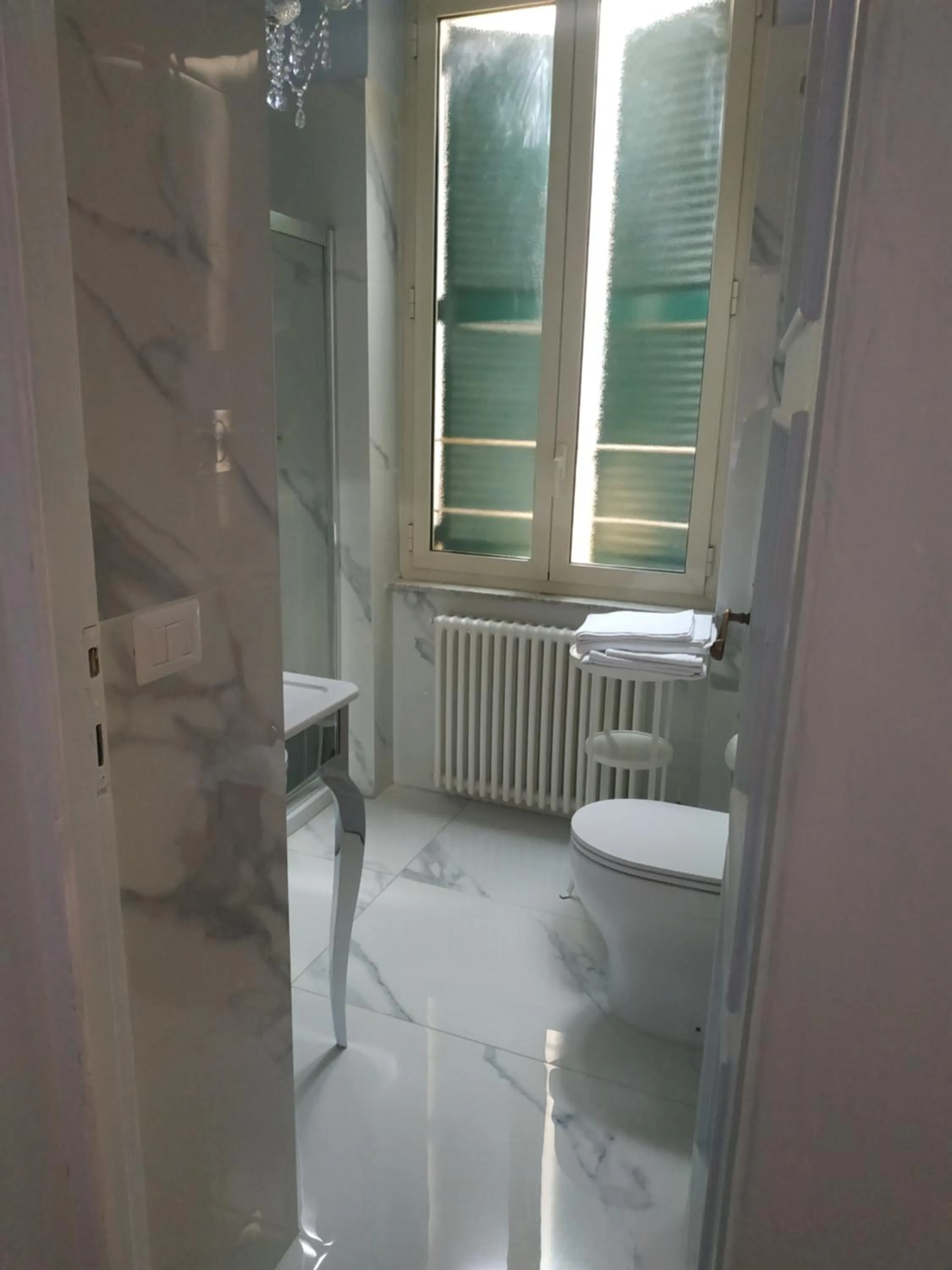 Bathroom in Around The Corner Colosseo B&B