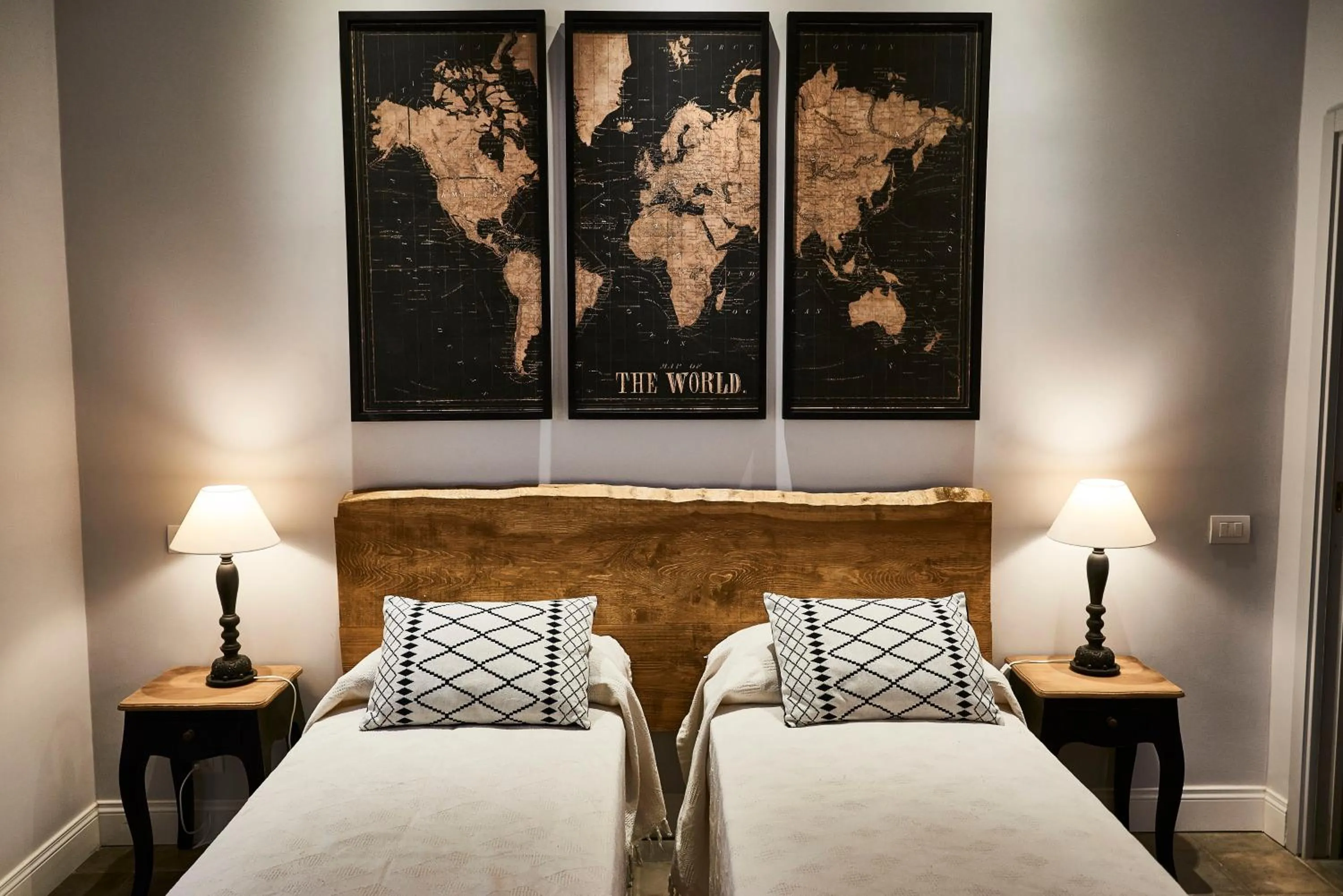 Photo of the whole room, Bed in Ale & Niki's Home